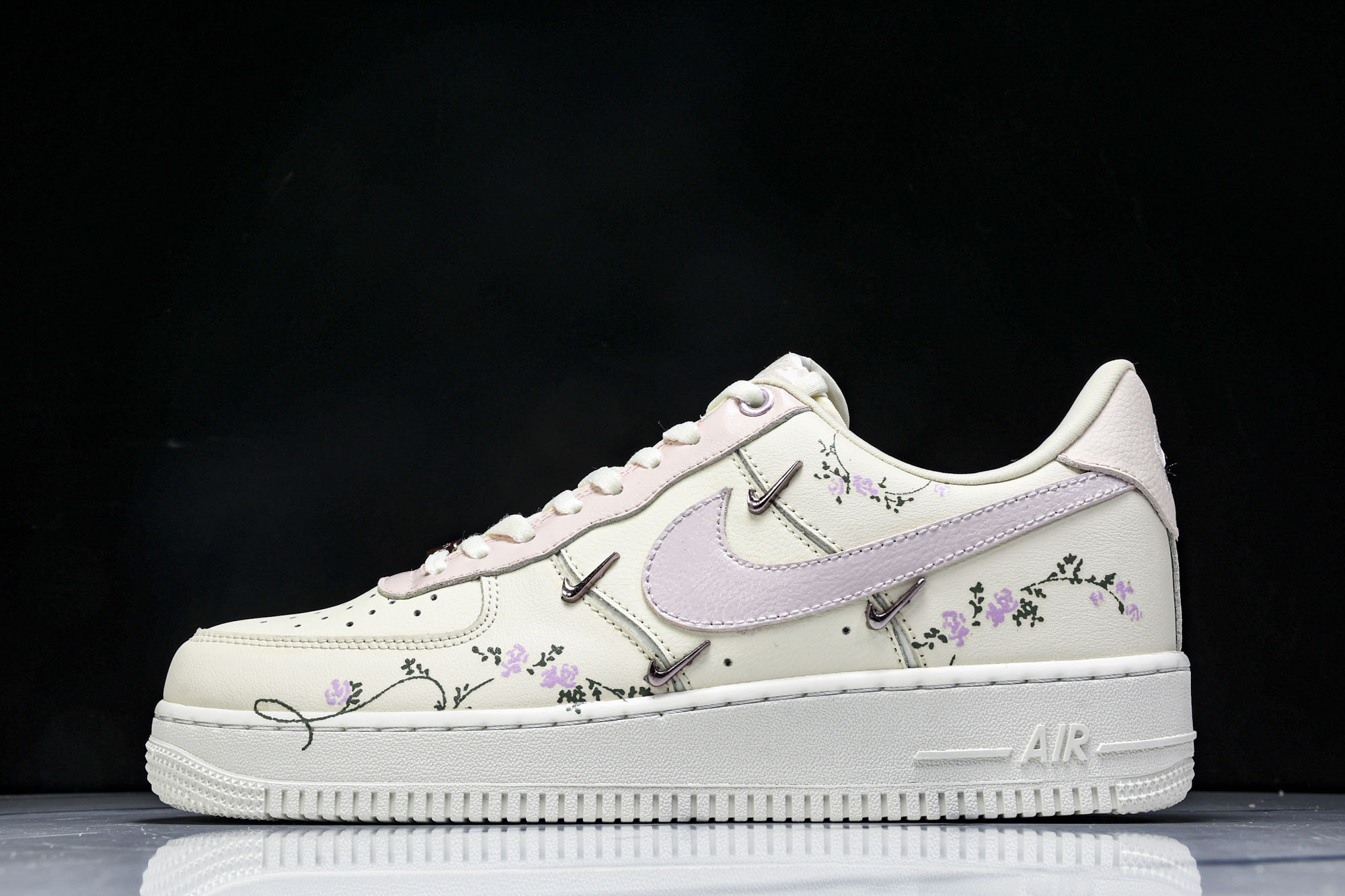 
Nike Air Force 1'07 Low Light Pink Flowers 手绘涂鸦 浅粉漫