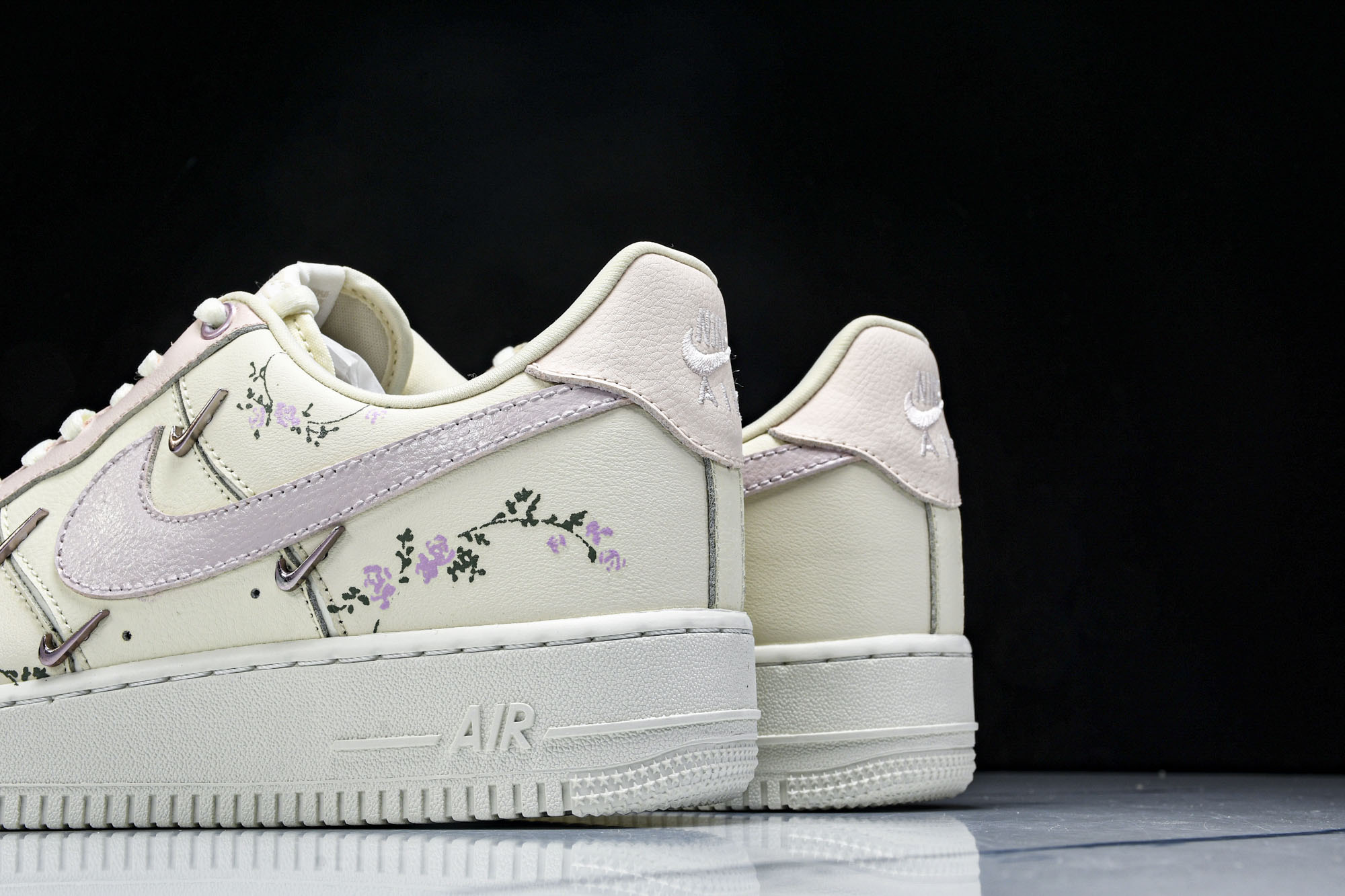 
Nike Air Force 1'07 Low Light Pink Flowers 手绘涂鸦 浅粉漫