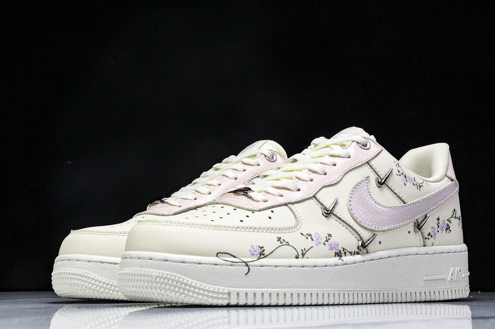 
Nike Air Force 1'07 Low Light Pink Flowers 手绘涂鸦 浅粉漫