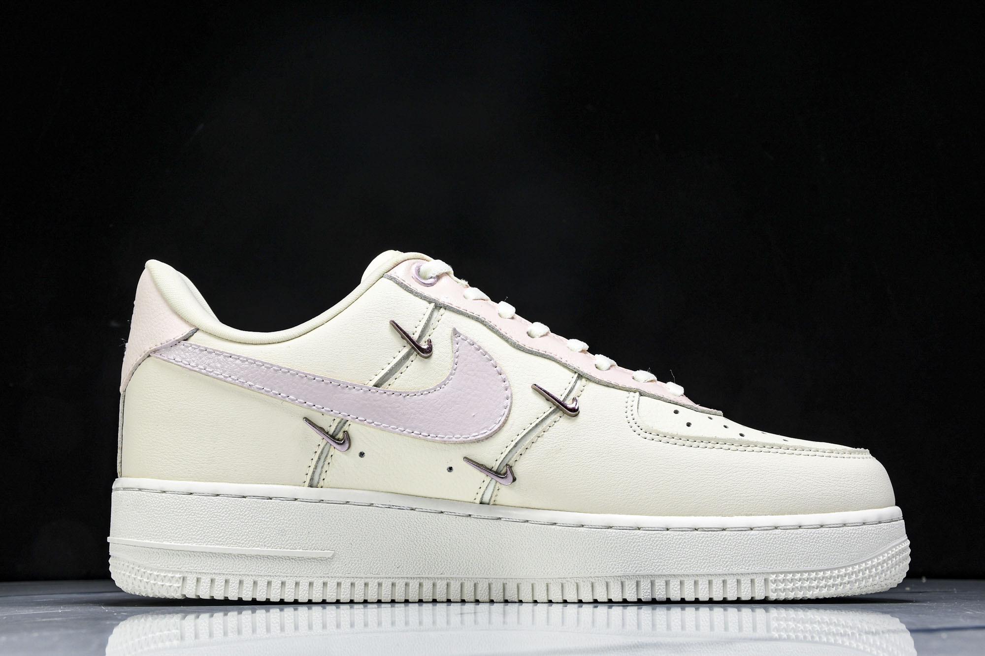 
Nike Air Force 1'07 Low Light Pink Flowers 手绘涂鸦 浅粉漫