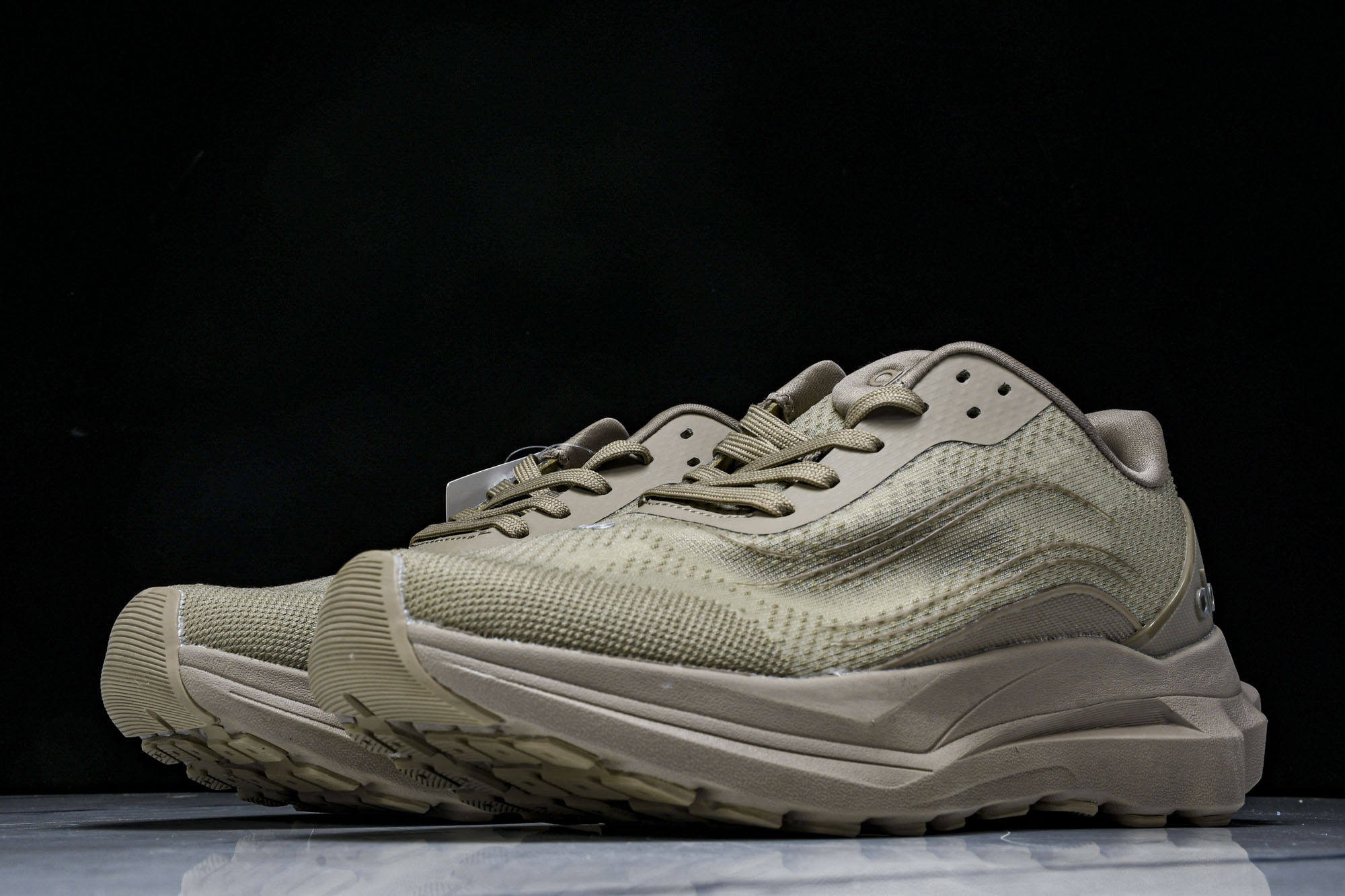 
Alo Yoga Runner Low Sneaker 恢复模式系列低帮复古休闲运动滑板板鞋 A059