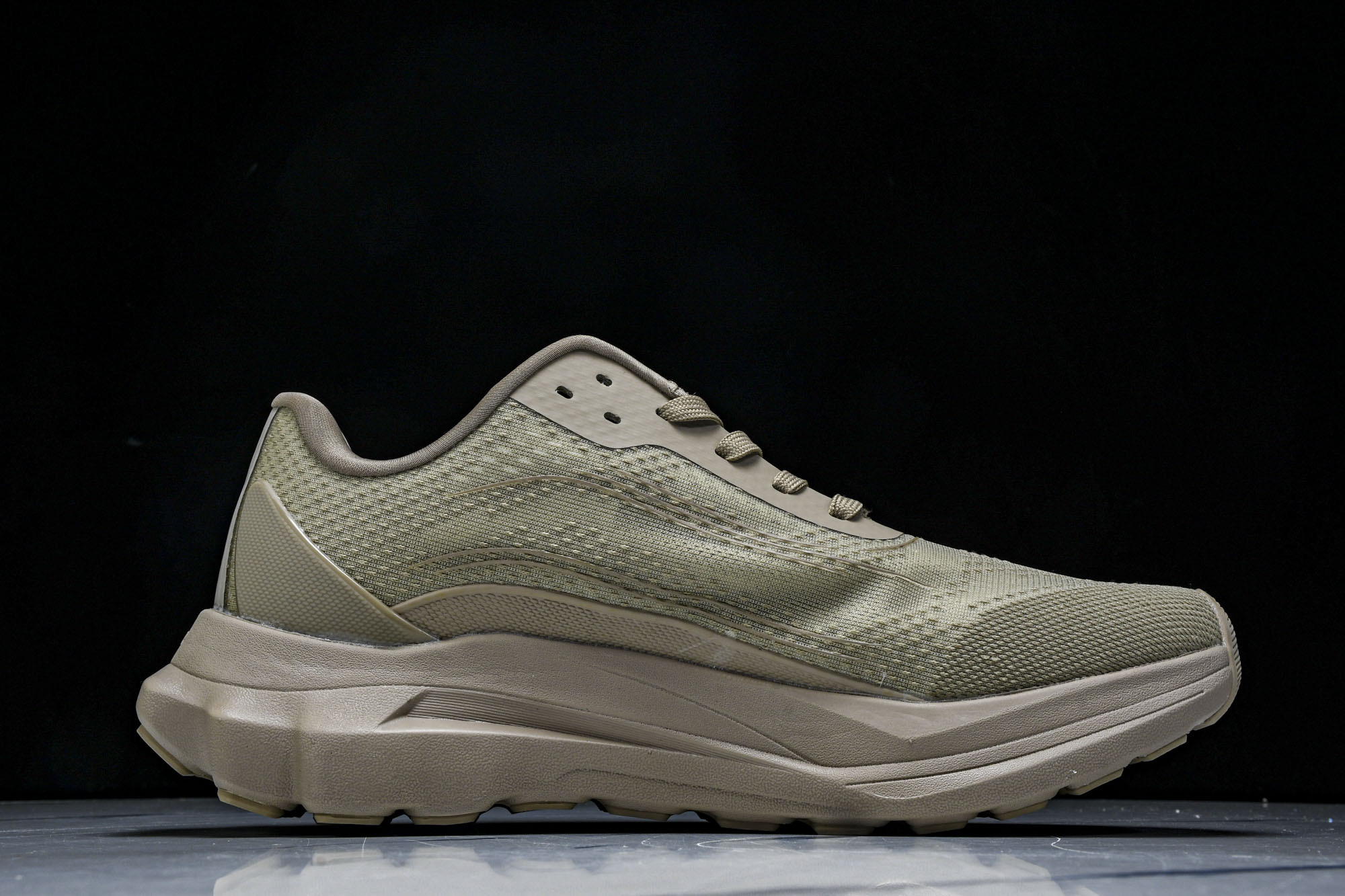
Alo Yoga Runner Low Sneaker 恢复模式系列低帮复古休闲运动滑板板鞋 A059