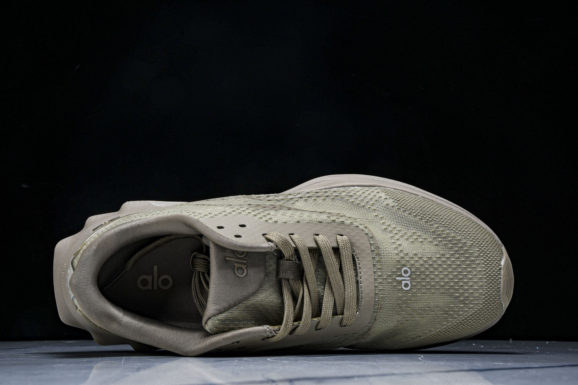 
Alo Yoga Runner Low Sneaker 恢复模式系列低帮复古休闲运动滑板板鞋 A059
