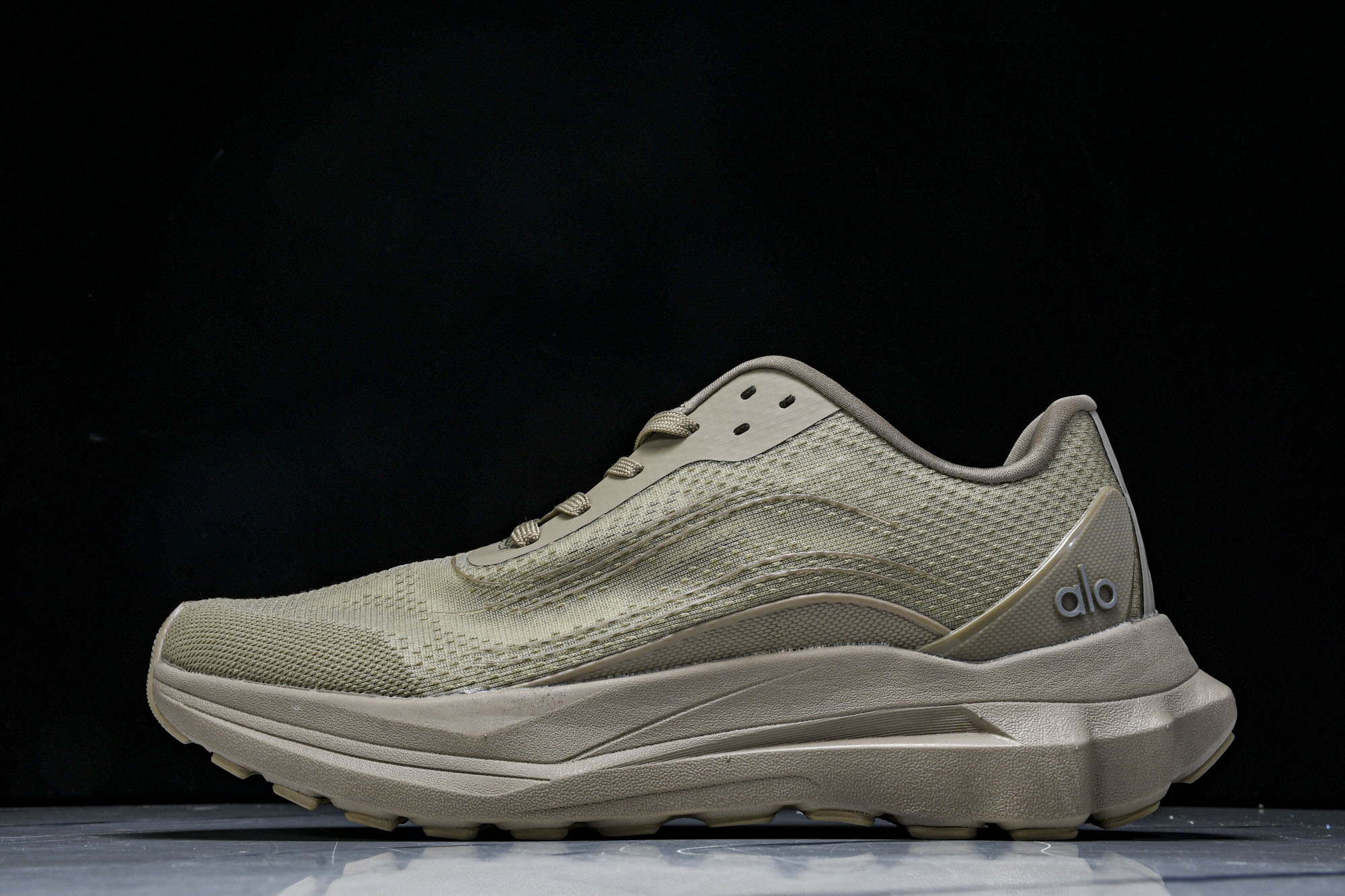 
Alo Yoga Runner Low Sneaker 恢复模式系列低帮复古休闲运动滑板板鞋 A059