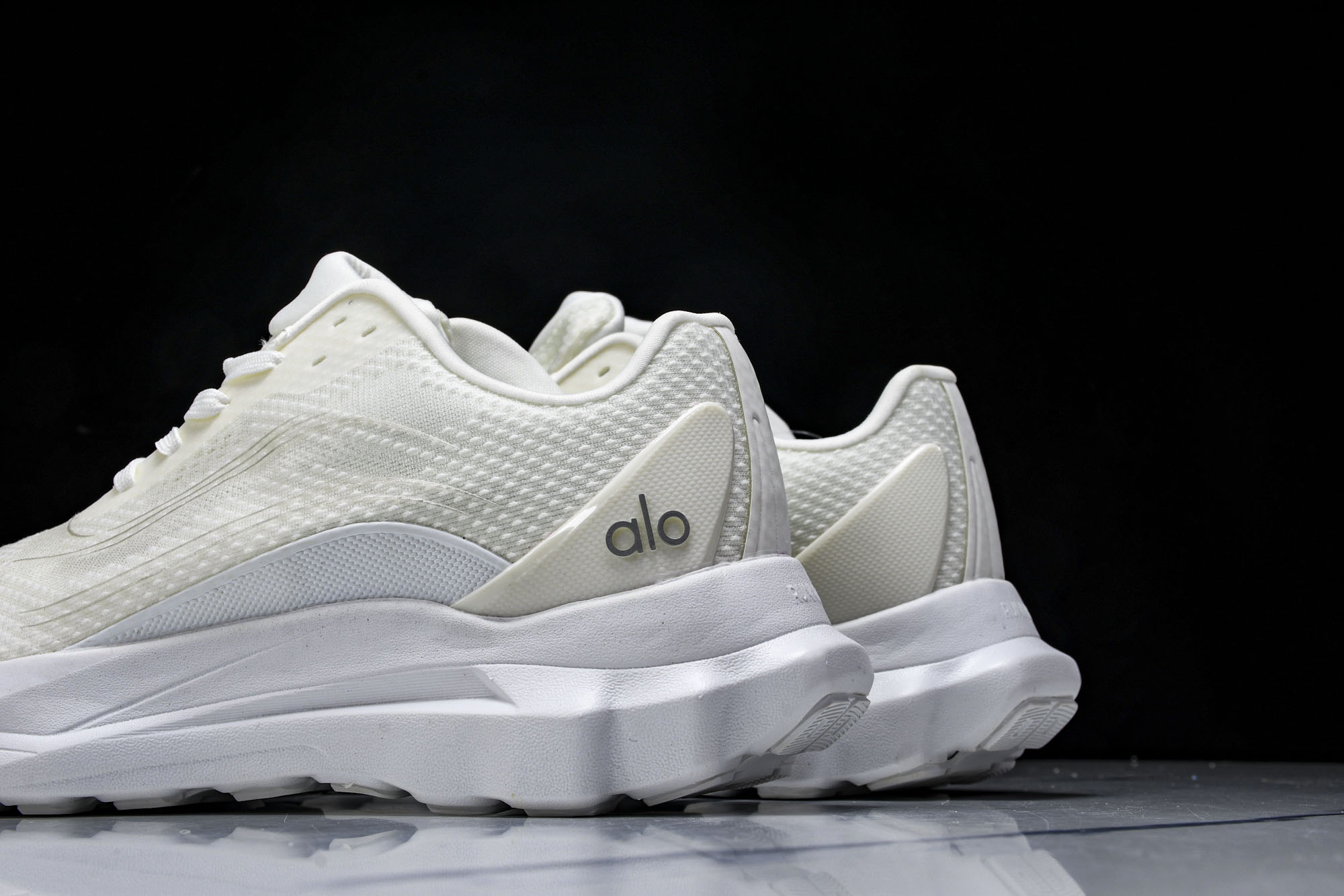 
Alo Yoga Runner Low Sneaker 恢复模式系列低帮复古休闲运动滑板板鞋 A059
