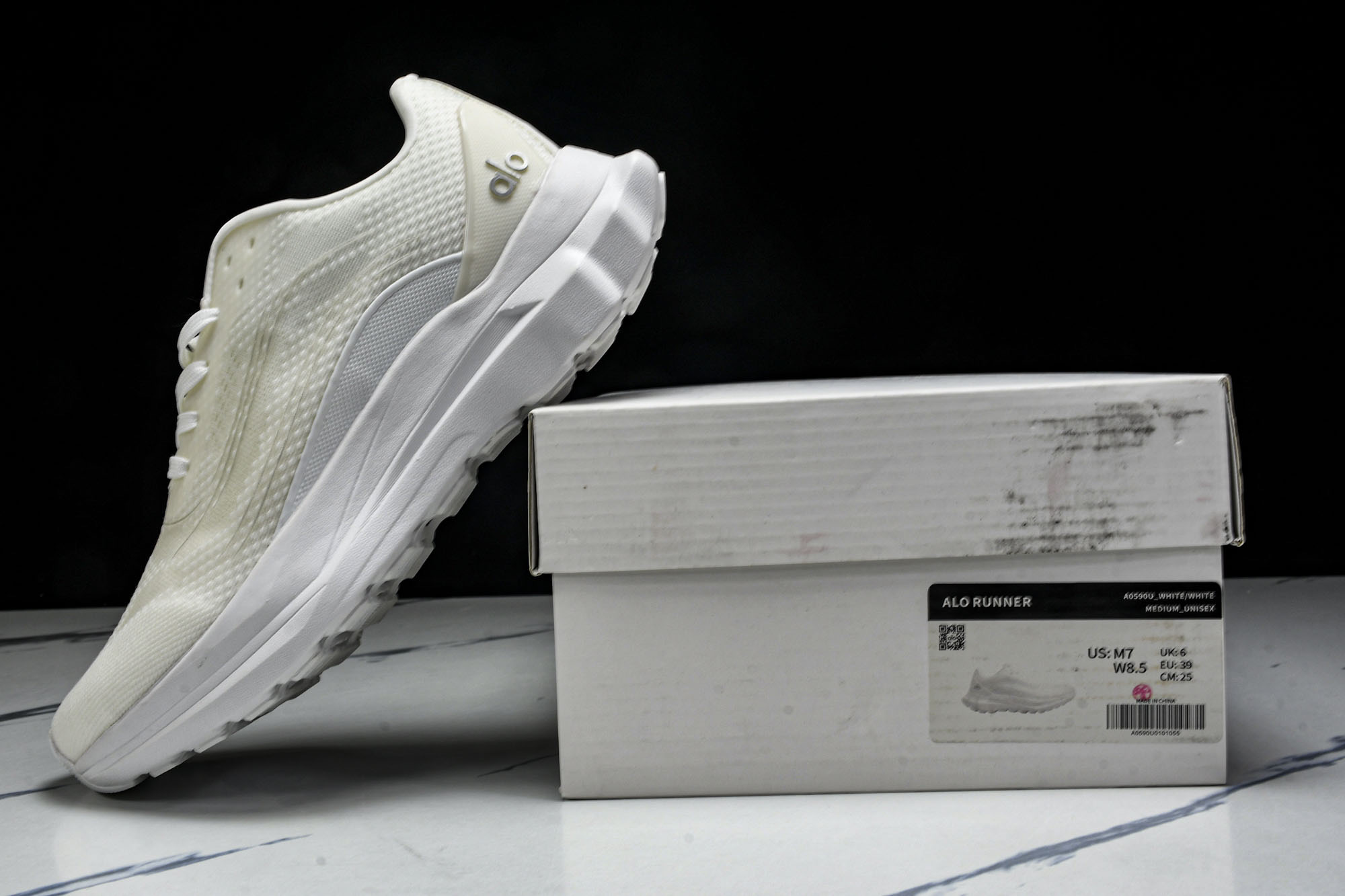 
Alo Yoga Runner Low Sneaker 恢复模式系列低帮复古休闲运动滑板板鞋 A059