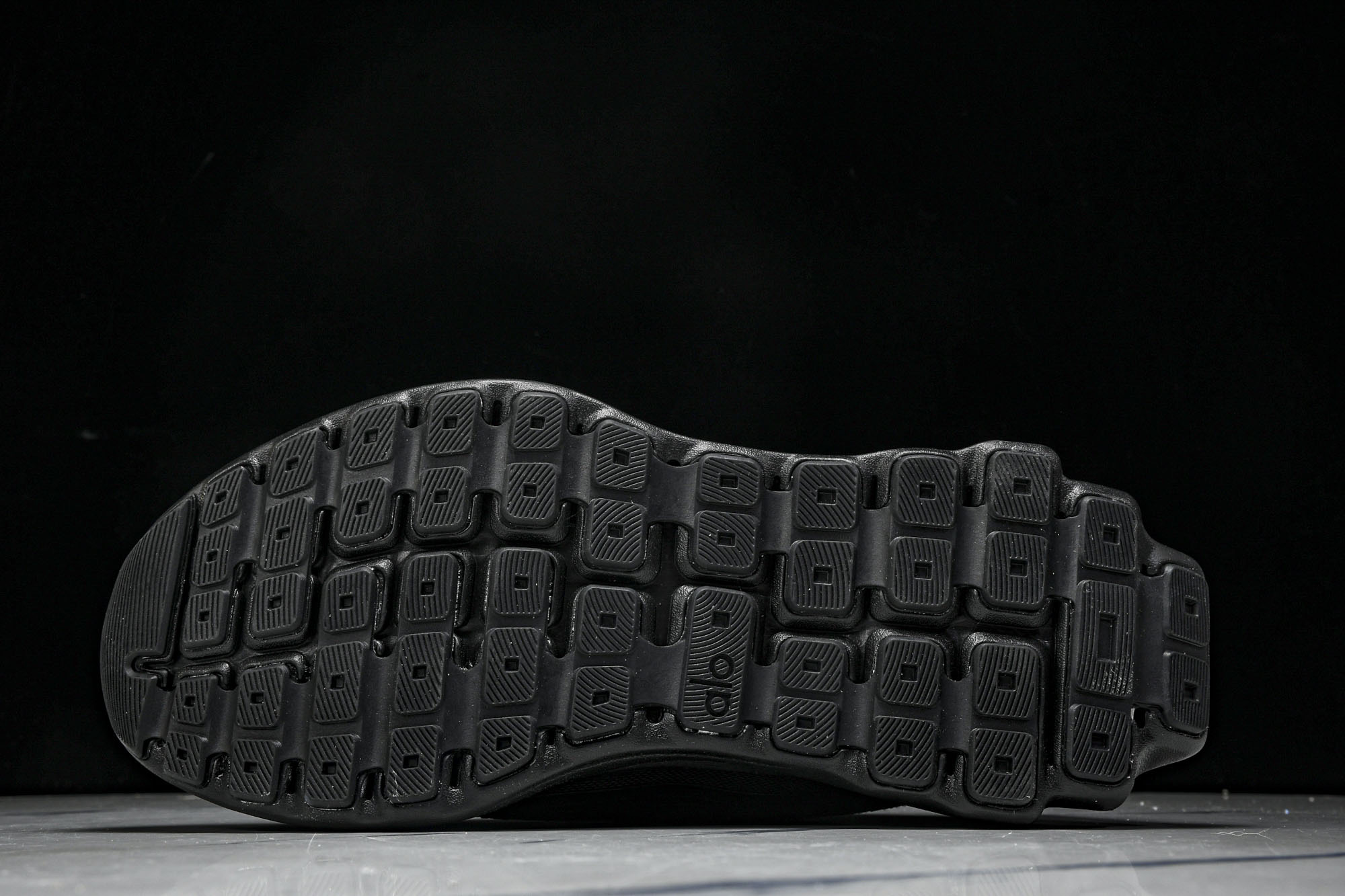 
Alo Yoga Runner Low Sneaker 恢复模式系列低帮复古休闲运动滑板板鞋 A059