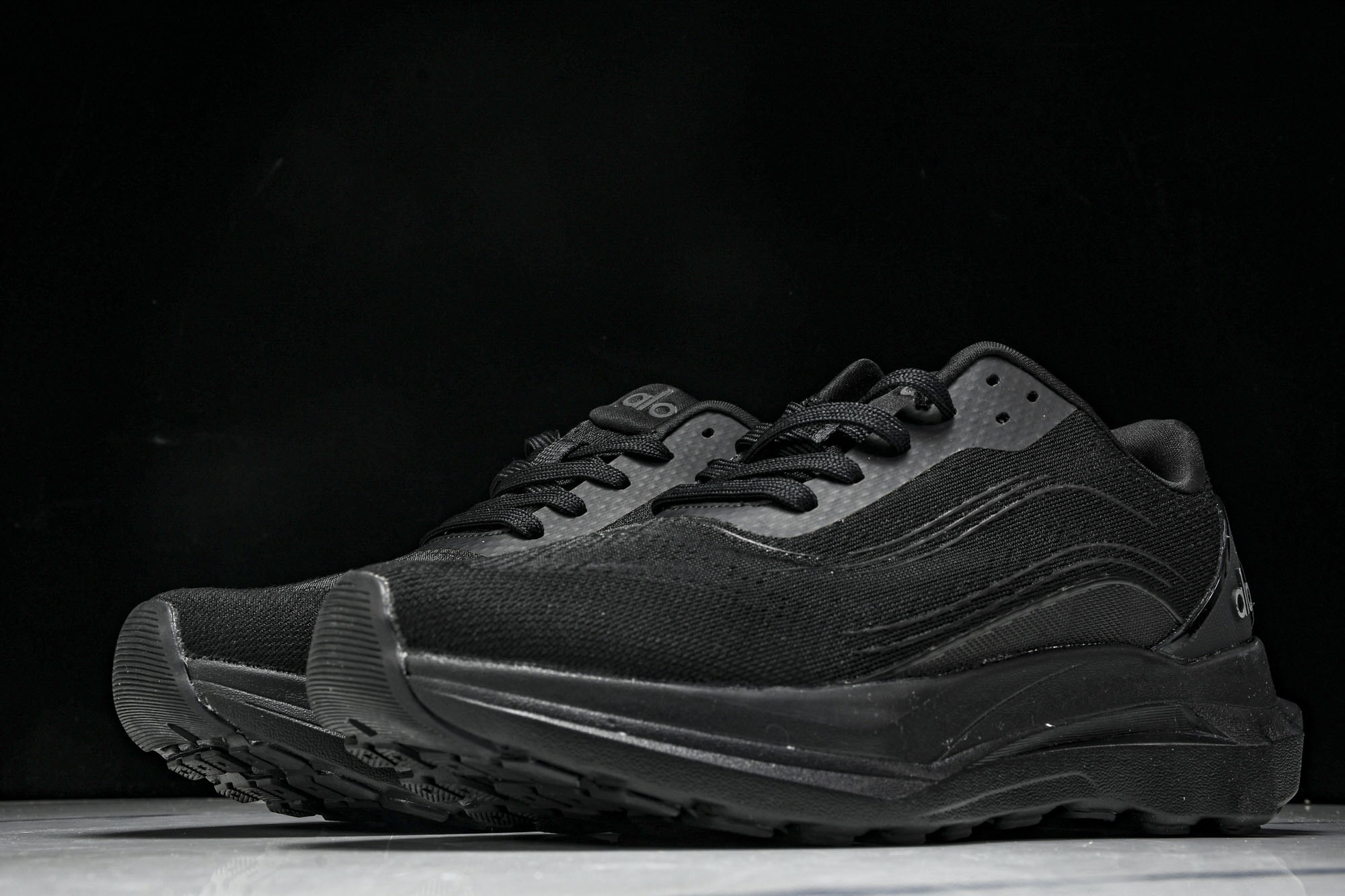 
Alo Yoga Runner Low Sneaker 恢复模式系列低帮复古休闲运动滑板板鞋 A059