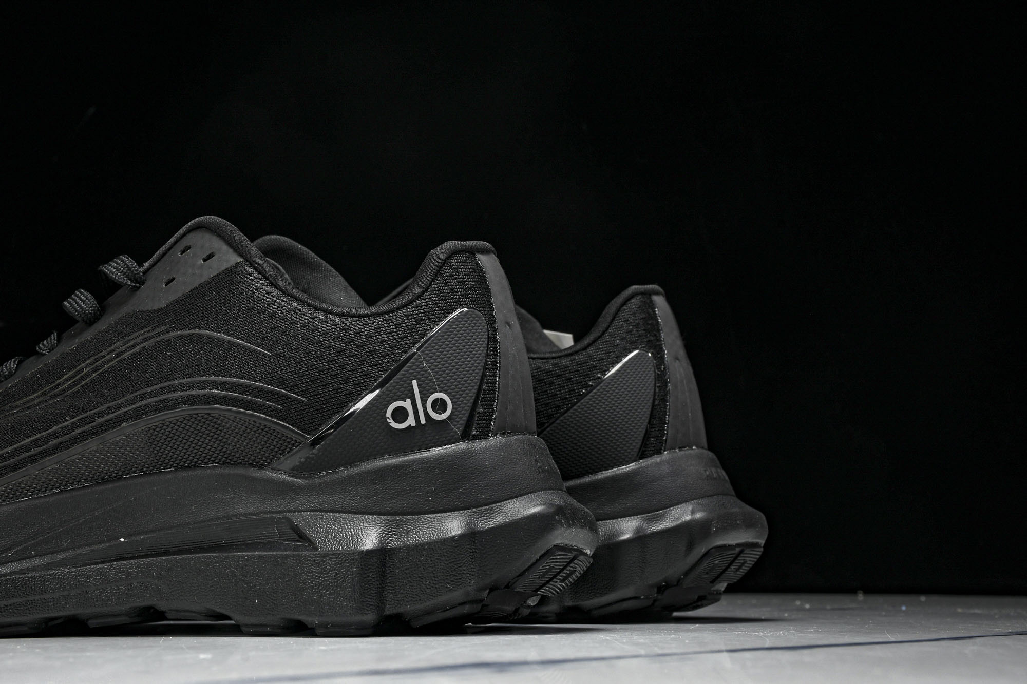 
Alo Yoga Runner Low Sneaker 恢复模式系列低帮复古休闲运动滑板板鞋 A059