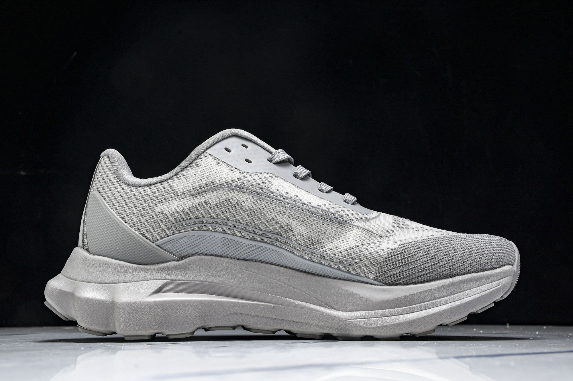 
Alo Yoga Runner Low Sneaker 恢复模式系列低帮复古休闲运动滑板板鞋 A059