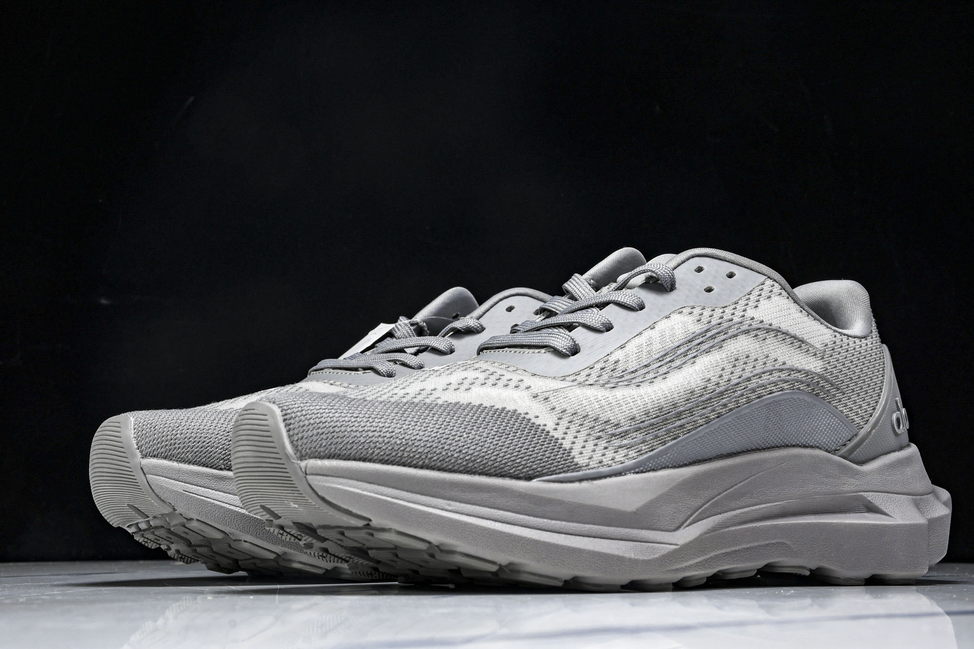 
Alo Yoga Runner Low Sneaker 恢复模式系列低帮复古休闲运动滑板板鞋 A059