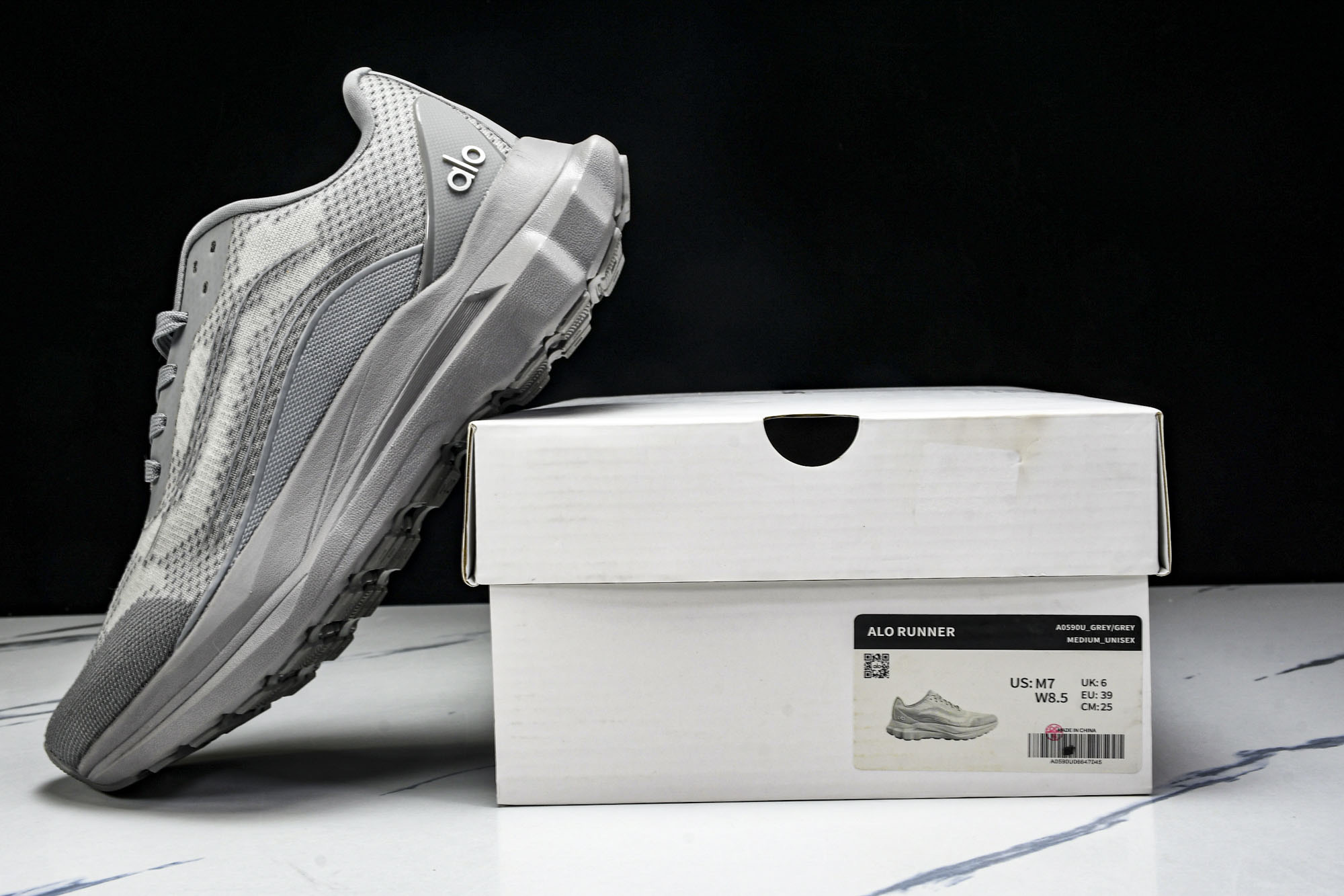 
Alo Yoga Runner Low Sneaker 恢复模式系列低帮复古休闲运动滑板板鞋 A059