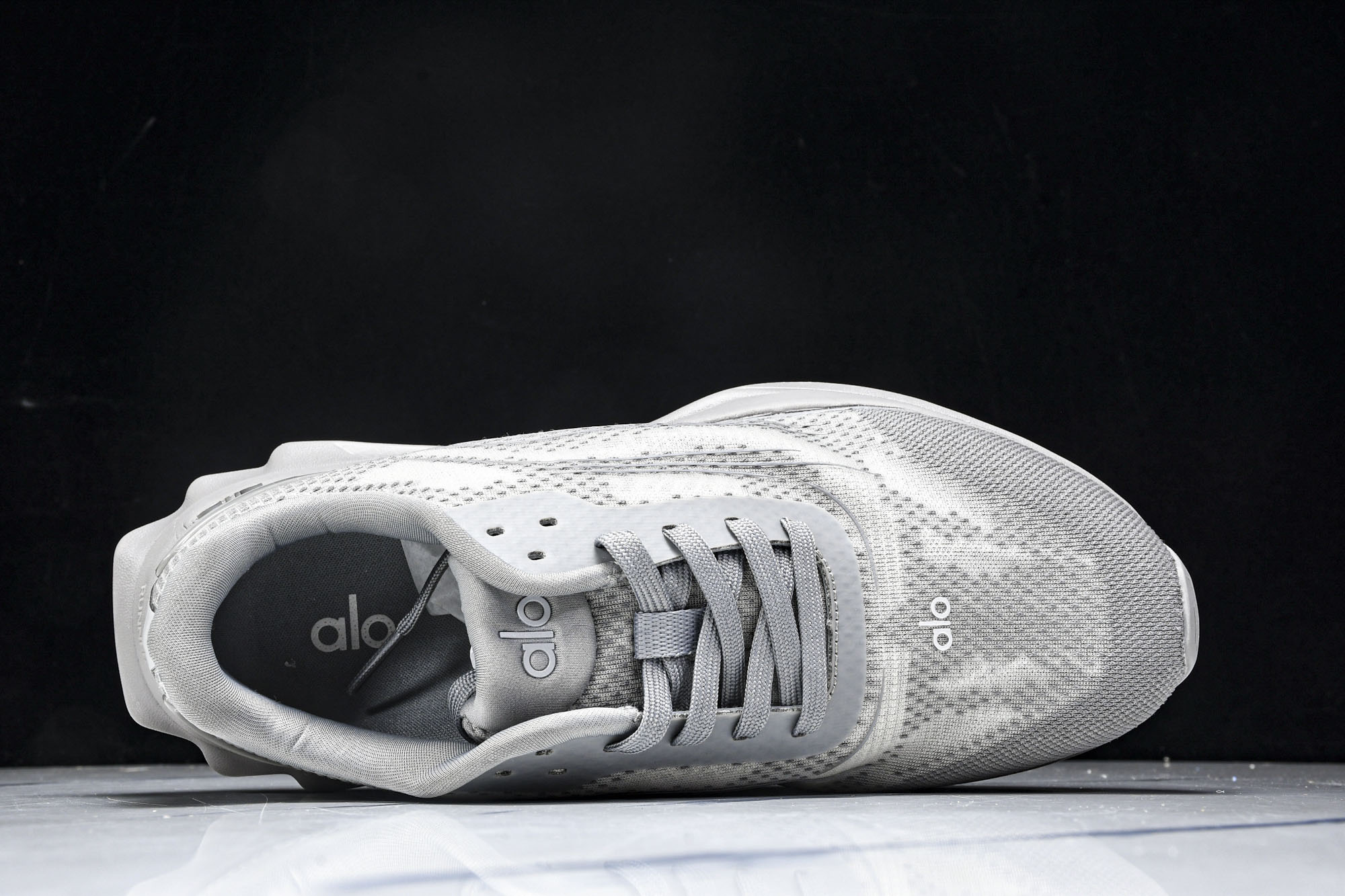 
Alo Yoga Runner Low Sneaker 恢复模式系列低帮复古休闲运动滑板板鞋 A059