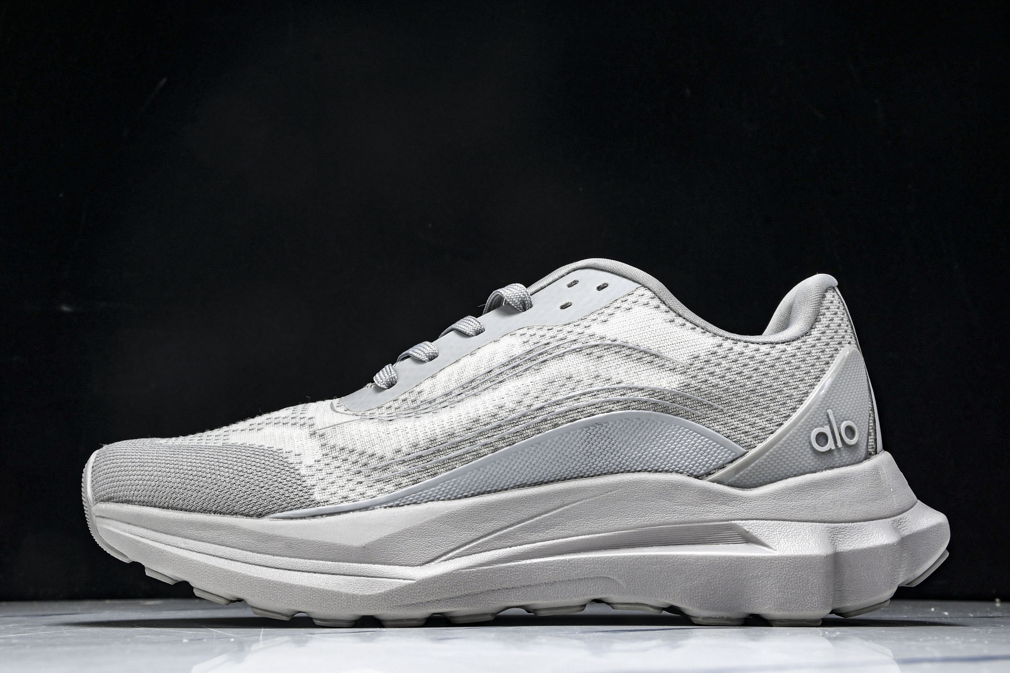 
Alo Yoga Runner Low Sneaker 恢复模式系列低帮复古休闲运动滑板板鞋 A059