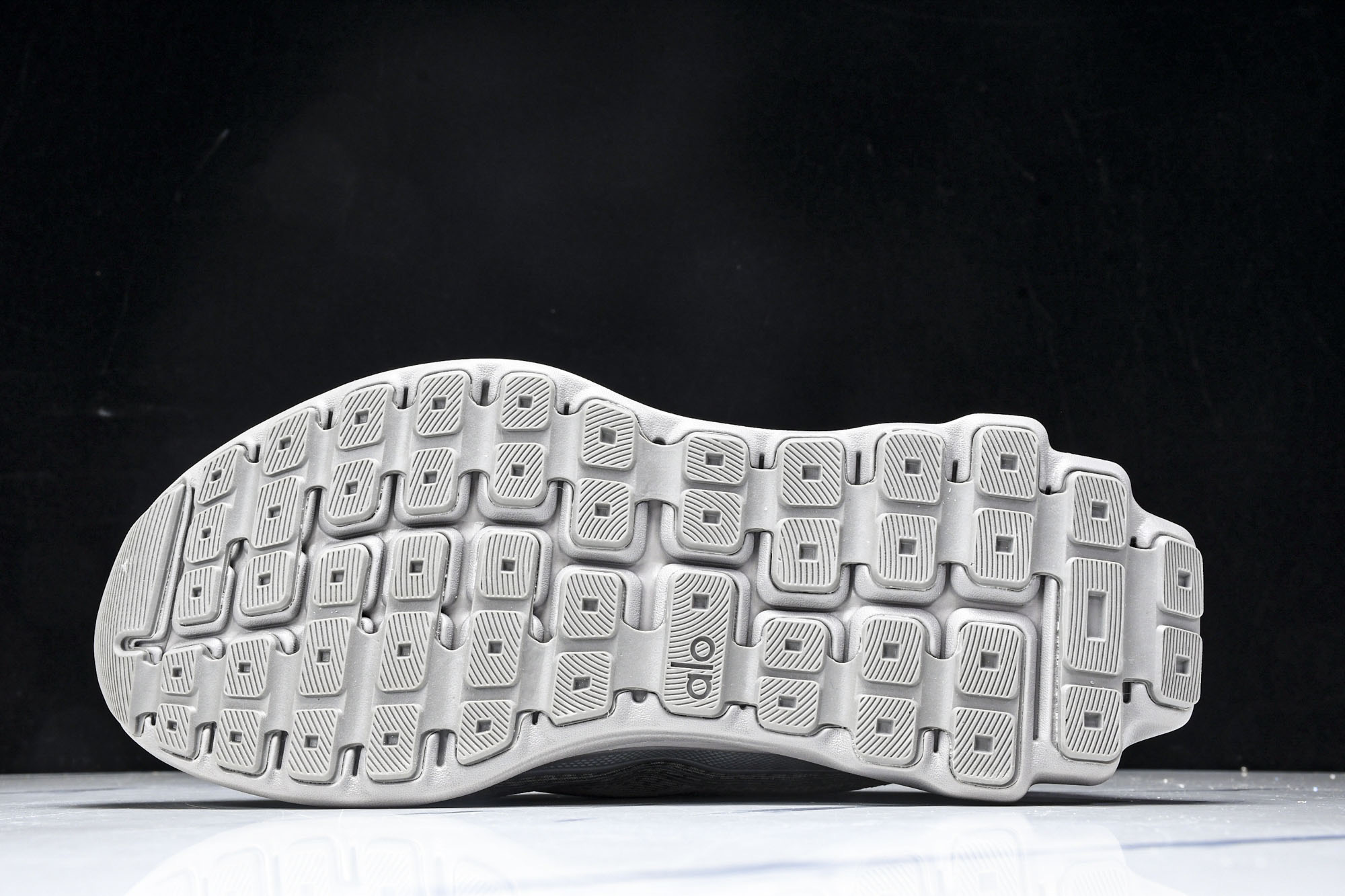 
Alo Yoga Runner Low Sneaker 恢复模式系列低帮复古休闲运动滑板板鞋 A059