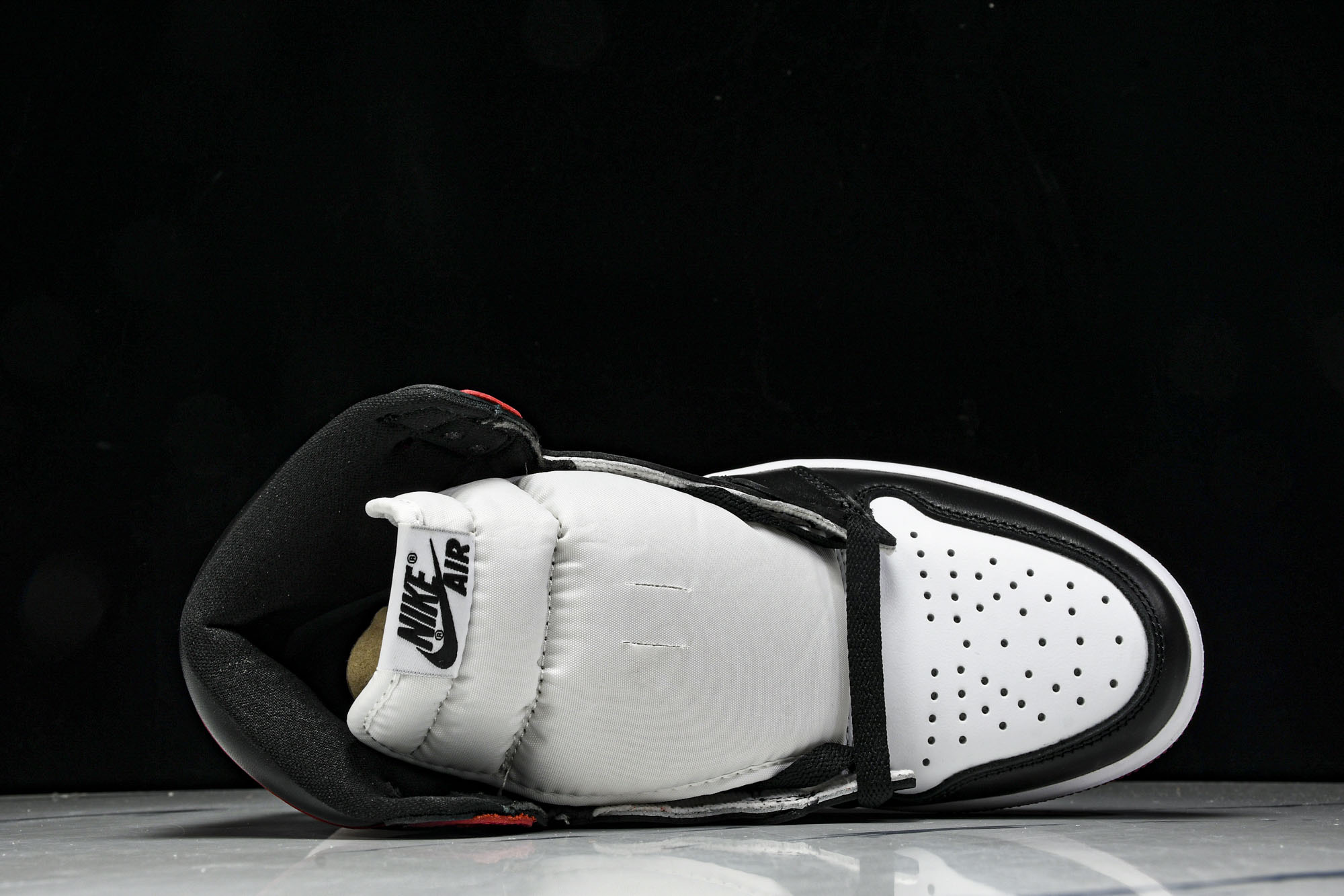 Air Jordan 1 Retro High OG AJ1黑脚趾高帮篮球鞋 -125#鞋身整体以优质的