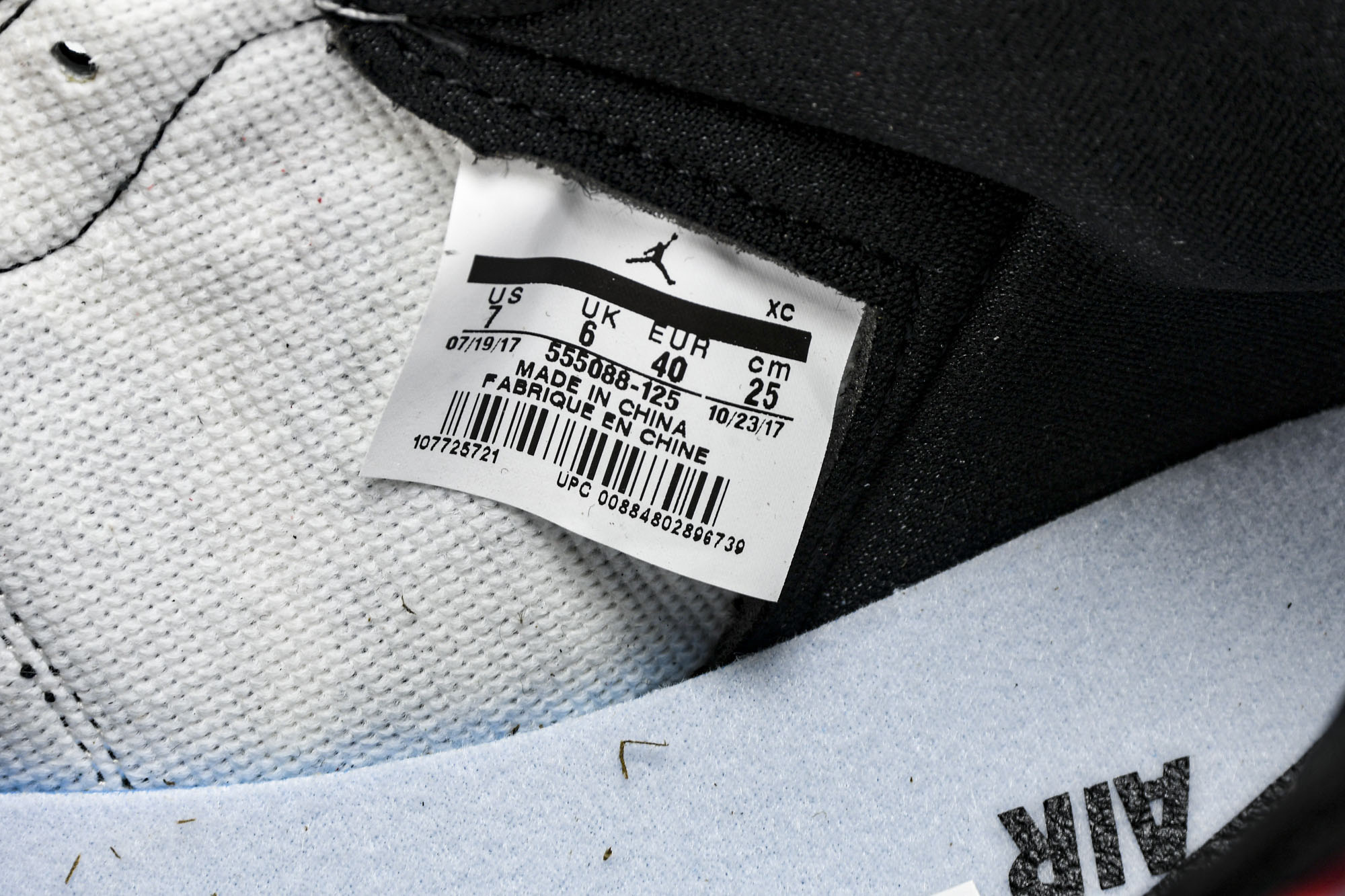 Air Jordan 1 Retro High OG AJ1黑脚趾高帮篮球鞋 -125#鞋身整体以优质的