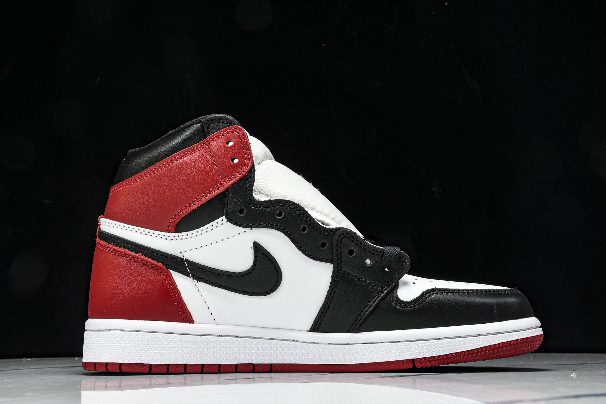 Air Jordan 1 Retro High OG AJ1黑脚趾高帮篮球鞋 -125#鞋身整体以优质的