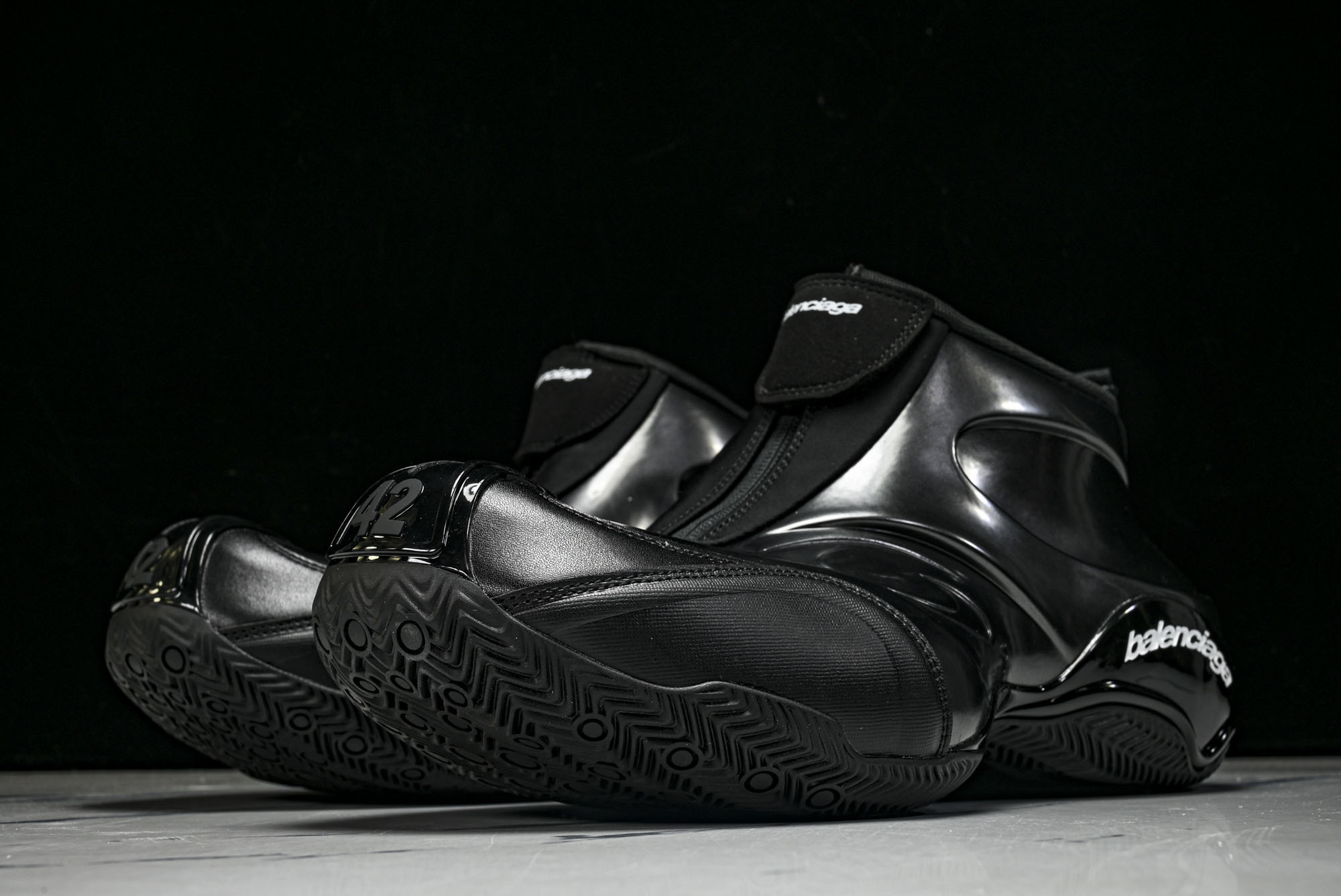 Balenciaga巴黎世家篮球鞋男士缓震支撑贴合防滑黑色 WBKBM111039 40 41 42 4