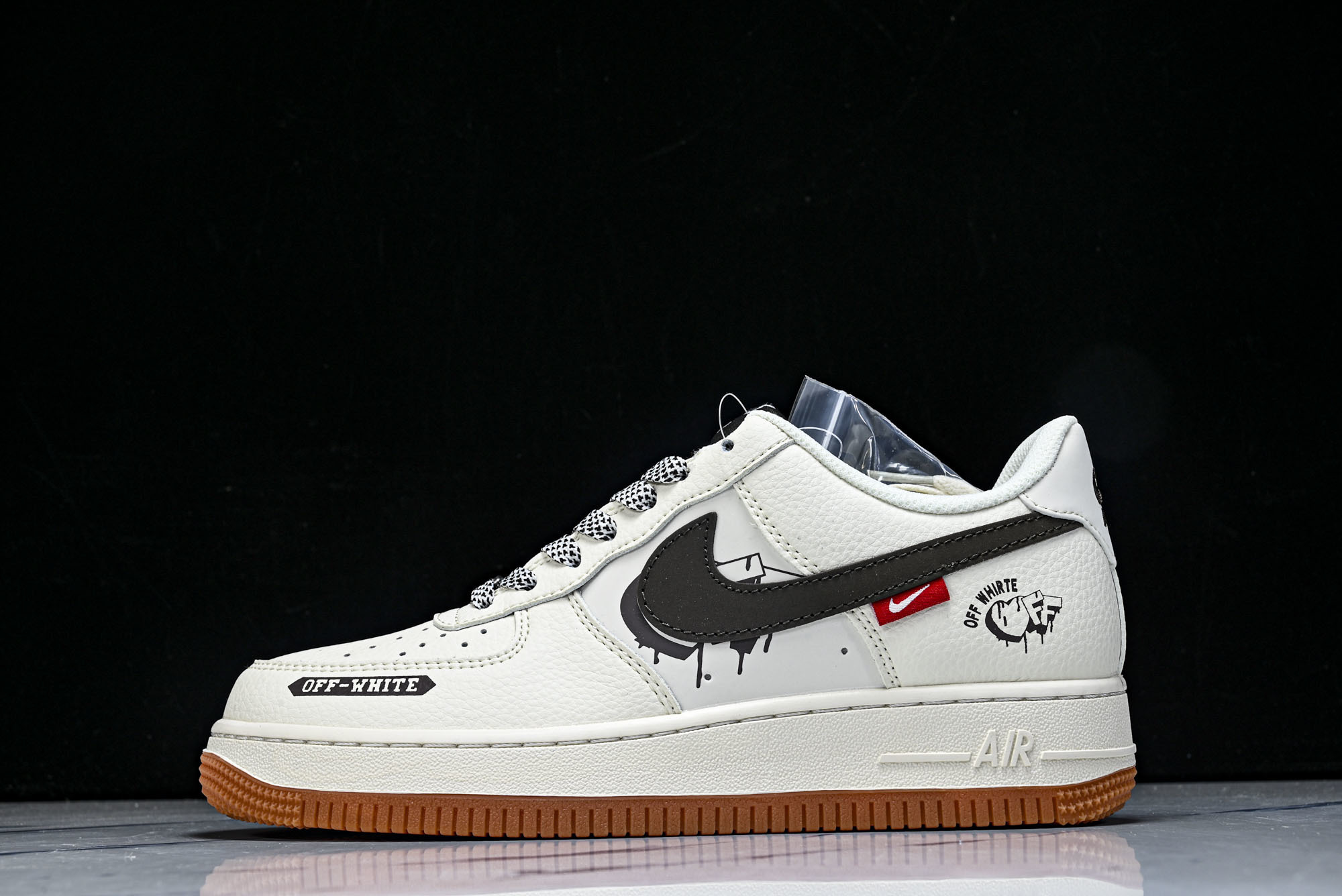 Nike Air Force 1'07 Low 联名 爱心米黑生胶 空军一号低帮休闲板鞋 QW5836-