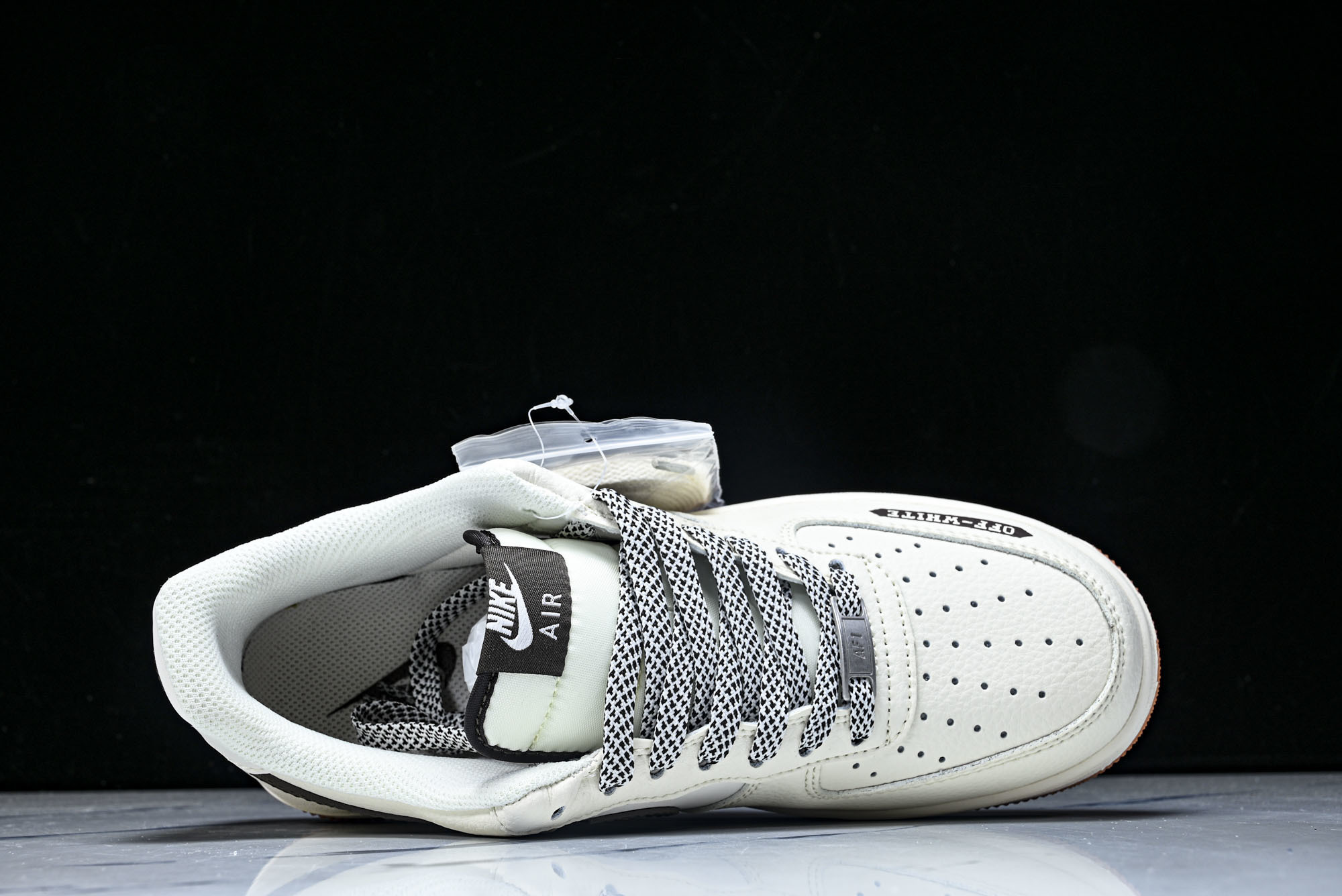 Nike Air Force 1'07 Low 联名 爱心米黑生胶 空军一号低帮休闲板鞋 QW5836-