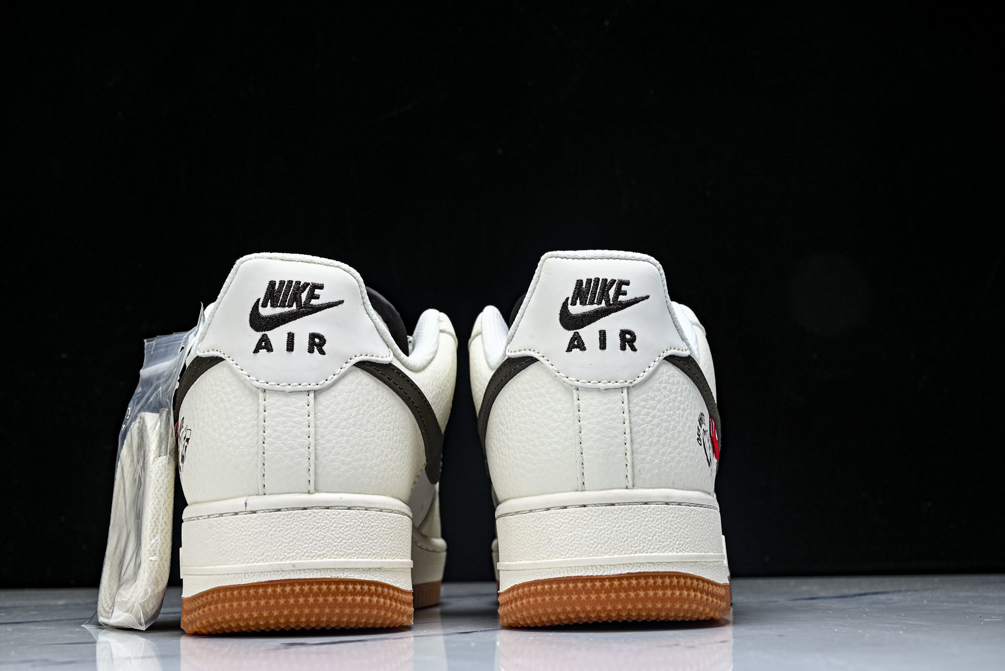 Nike Air Force 1'07 Low 联名 爱心米黑生胶 空军一号低帮休闲板鞋 QW5836-