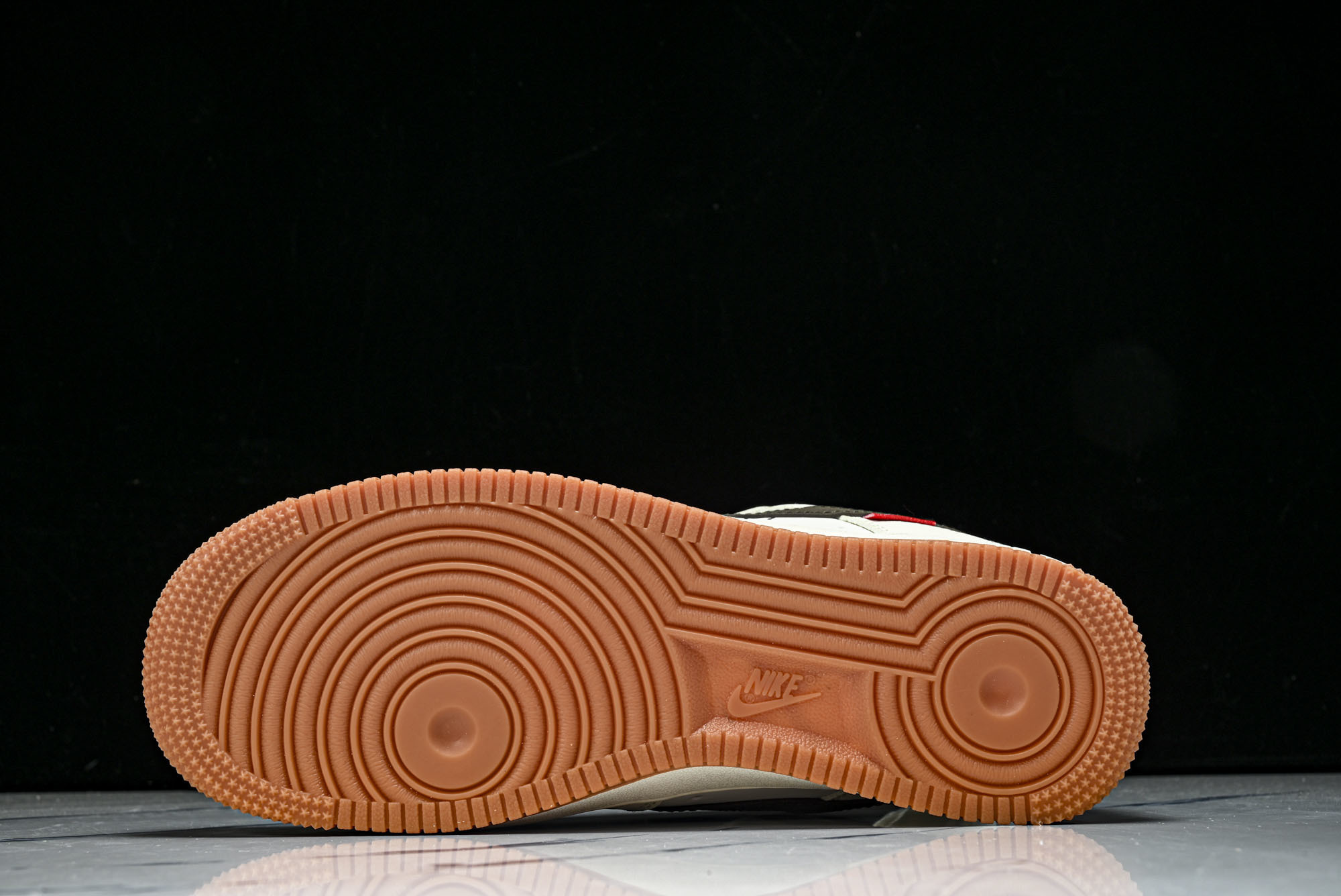 Nike Air Force 1'07 Low 联名 爱心米黑生胶 空军一号低帮休闲板鞋 QW5836-