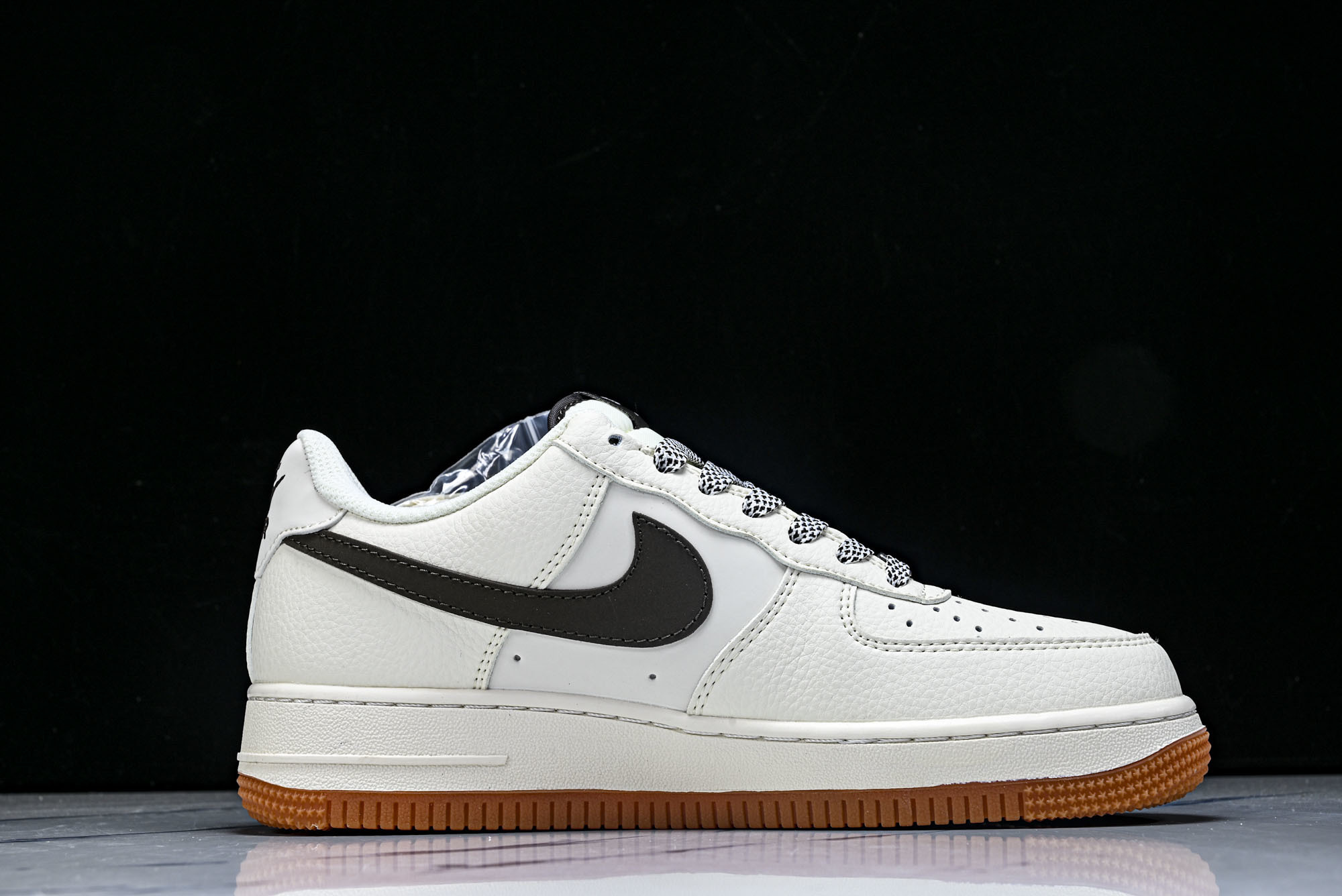 Nike Air Force 1'07 Low 联名 爱心米黑生胶 空军一号低帮休闲板鞋 QW5836-