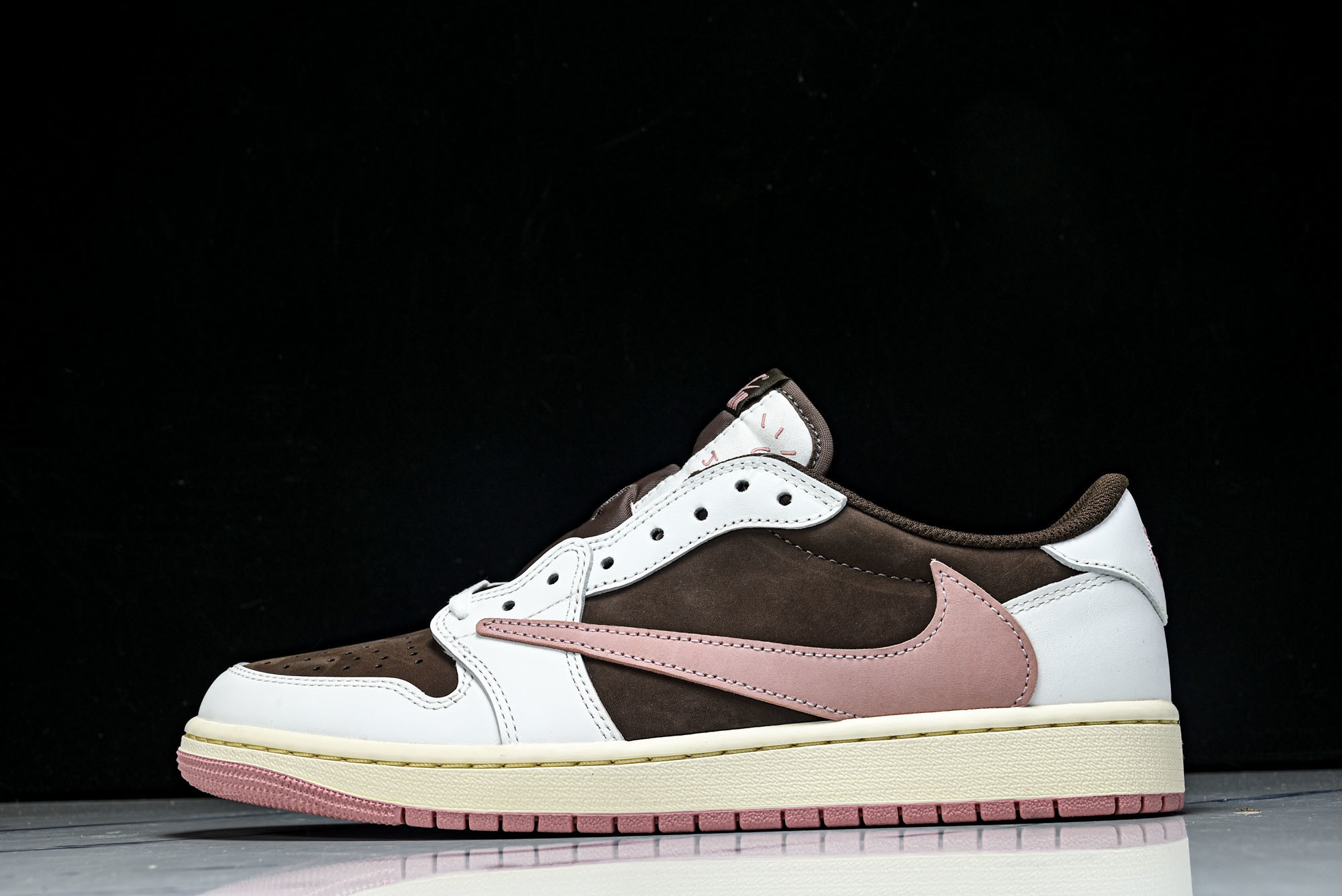 Travis Scott x Air Jordan 1 Low OG AJ1 乔1粉色倒勾低帮 DZ41