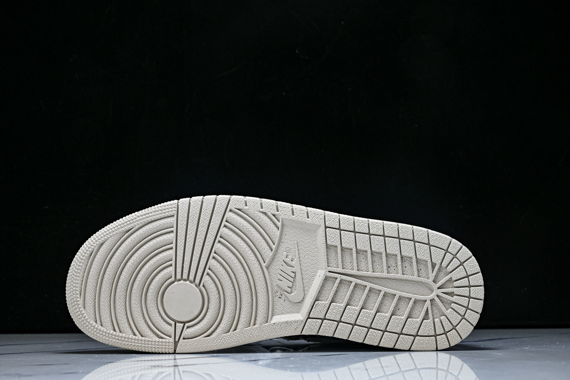 Air Jordan 1 Mid AJ1 乔1赛博棉花糖 中邦男篮球鞋 08235 36 36.5 37