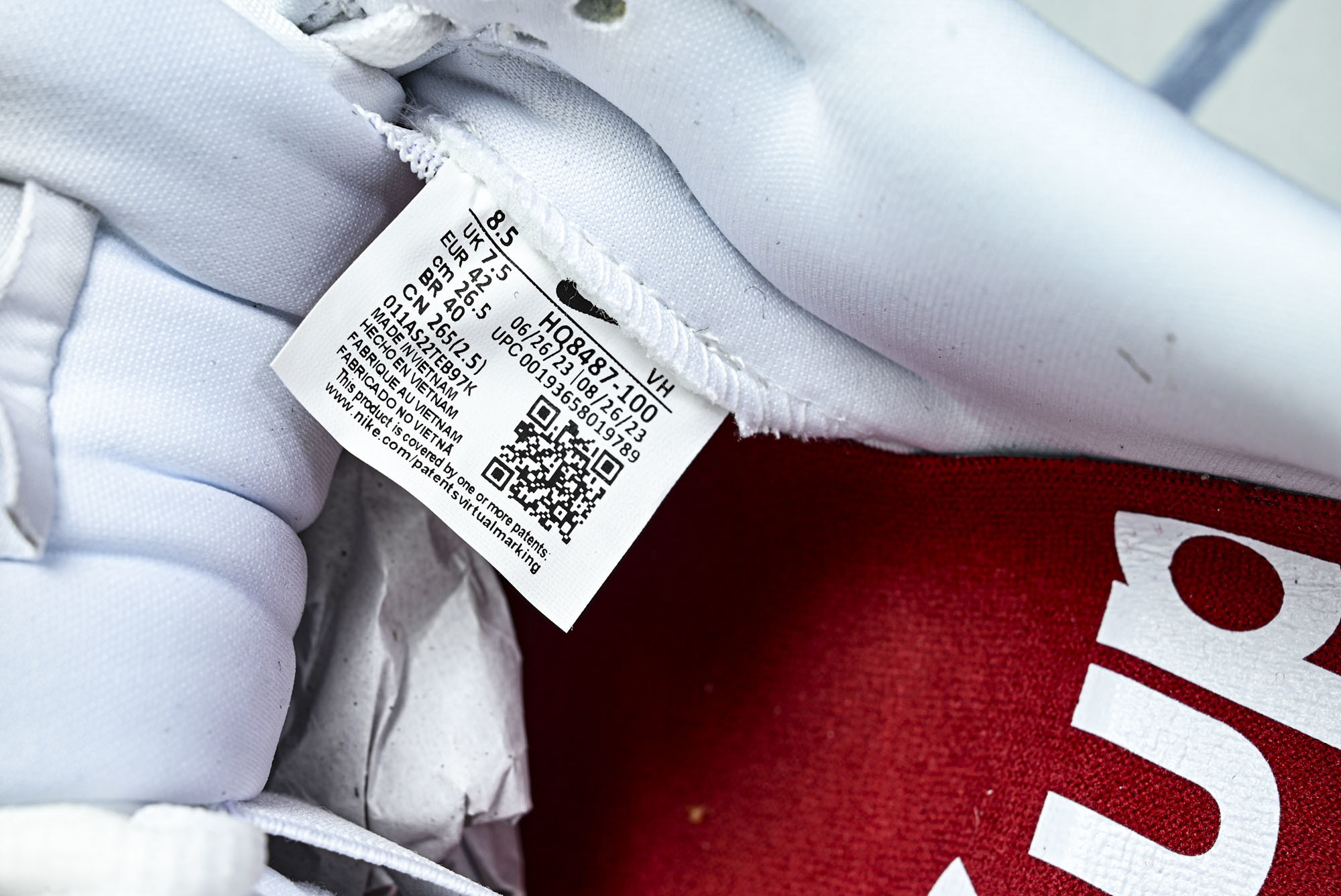 Supreme x Nike Dunk SB Dunk Low 联名白色 低帮休闲滑板鞋 HQ8487-