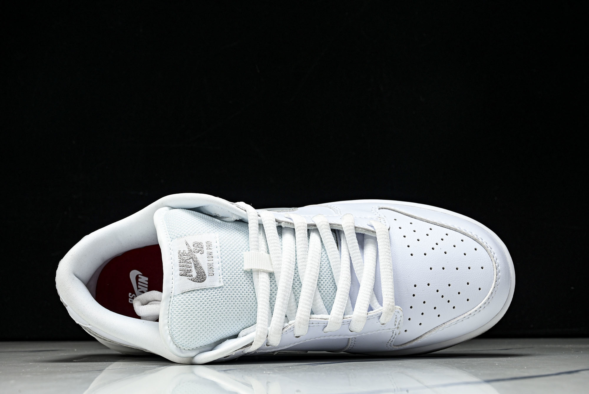 Supreme x Nike Dunk SB Dunk Low 联名白色 低帮休闲滑板鞋 HQ8487-