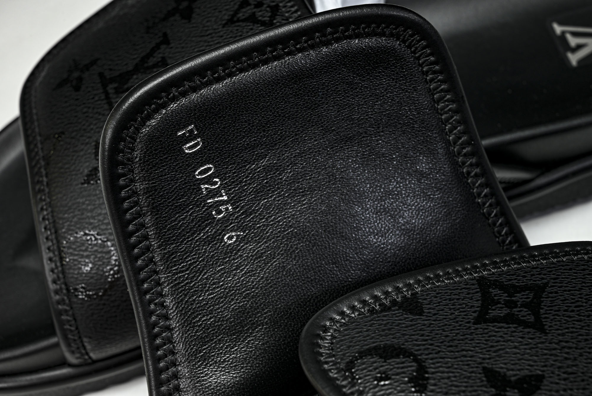 LV/路易威登男士凉鞋仿皮Monogram魔术贴鞋垫EVA底新款1AIXCQ39 40 41 42 43