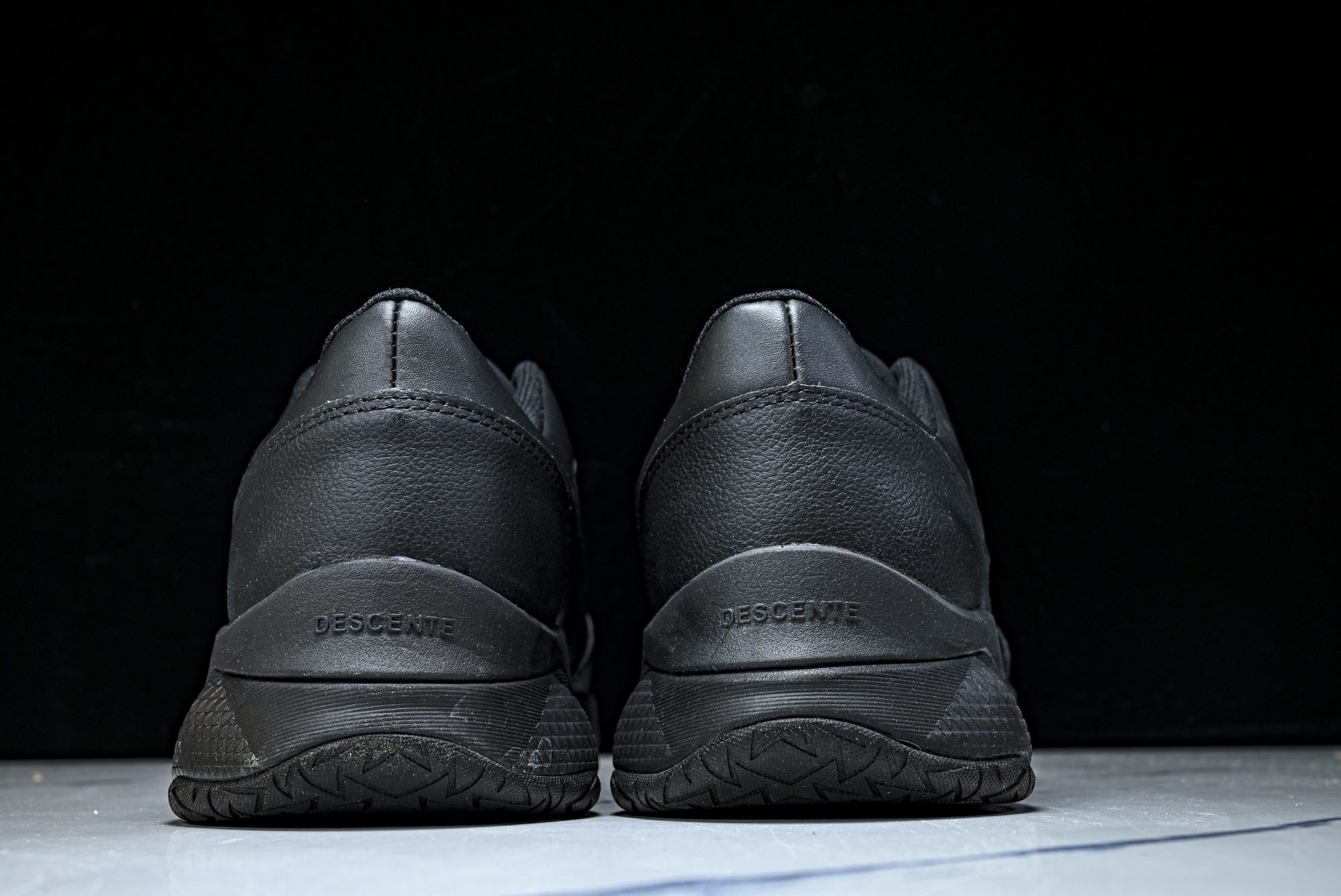 迪桑特 DESCENTE BOA Running 25 全皮面综训健身男同款综训鞋D5131TCT06尺