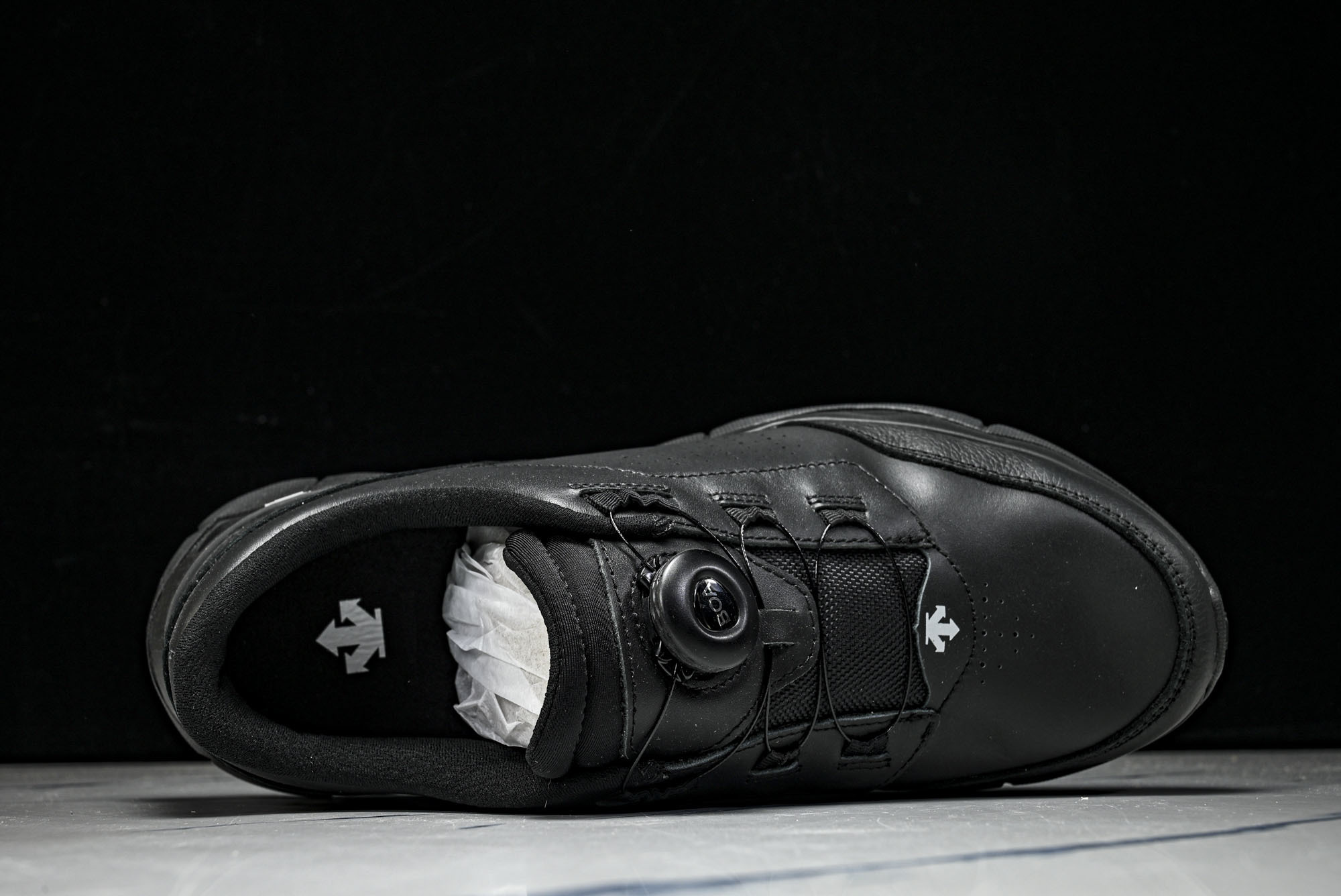 迪桑特 DESCENTE BOA Running 25 全皮面综训健身男同款综训鞋D4431TCT06尺