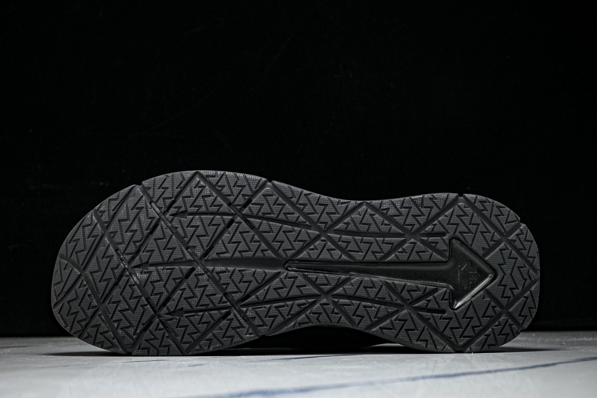 迪桑特 DESCENTE BOA Running 25 全皮面综训健身男同款综训鞋D4431TCT06尺