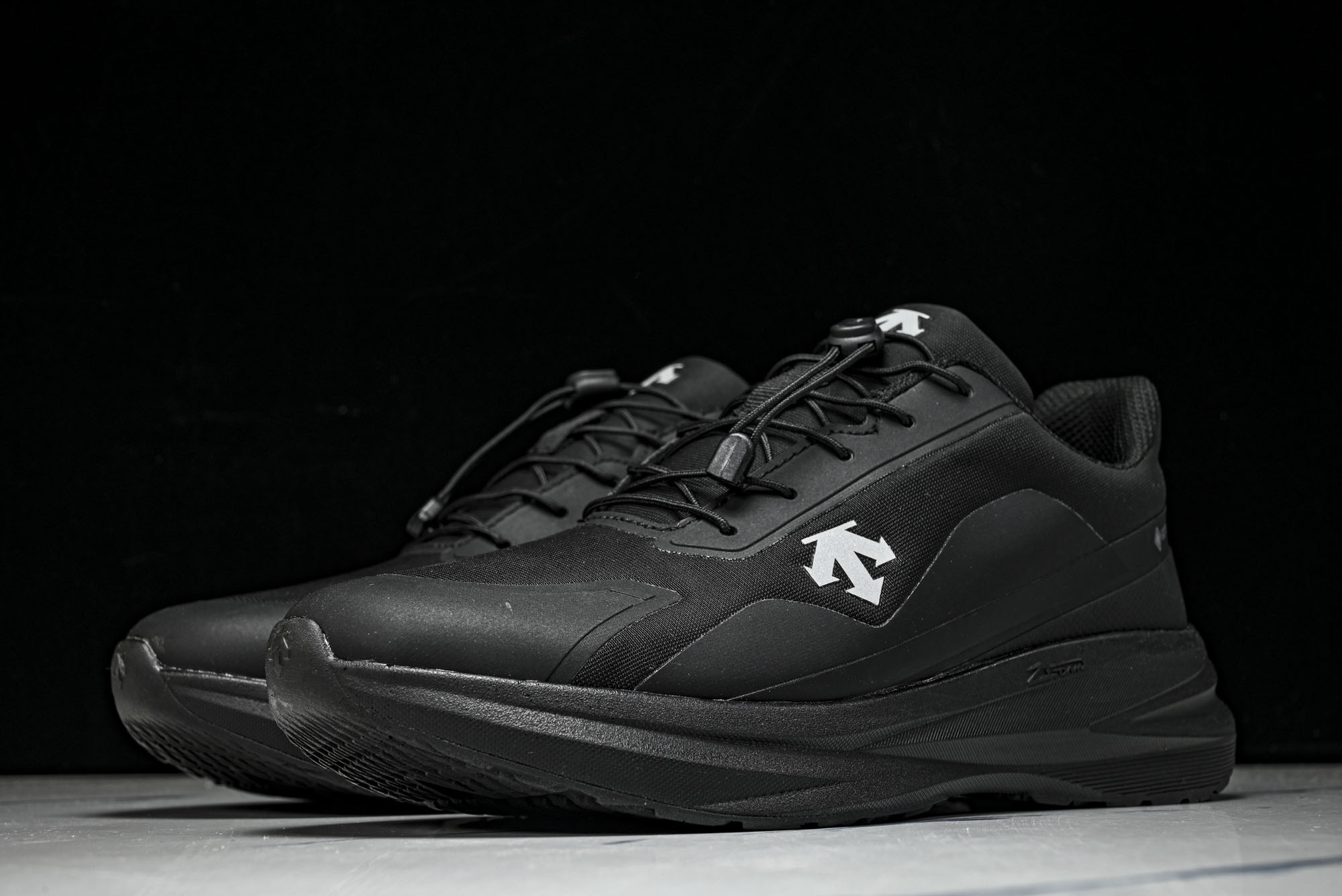 迪桑特 DESCENTE Enerzite Lavitate Trail 25秋冬男款运动休闲跑鞋D44