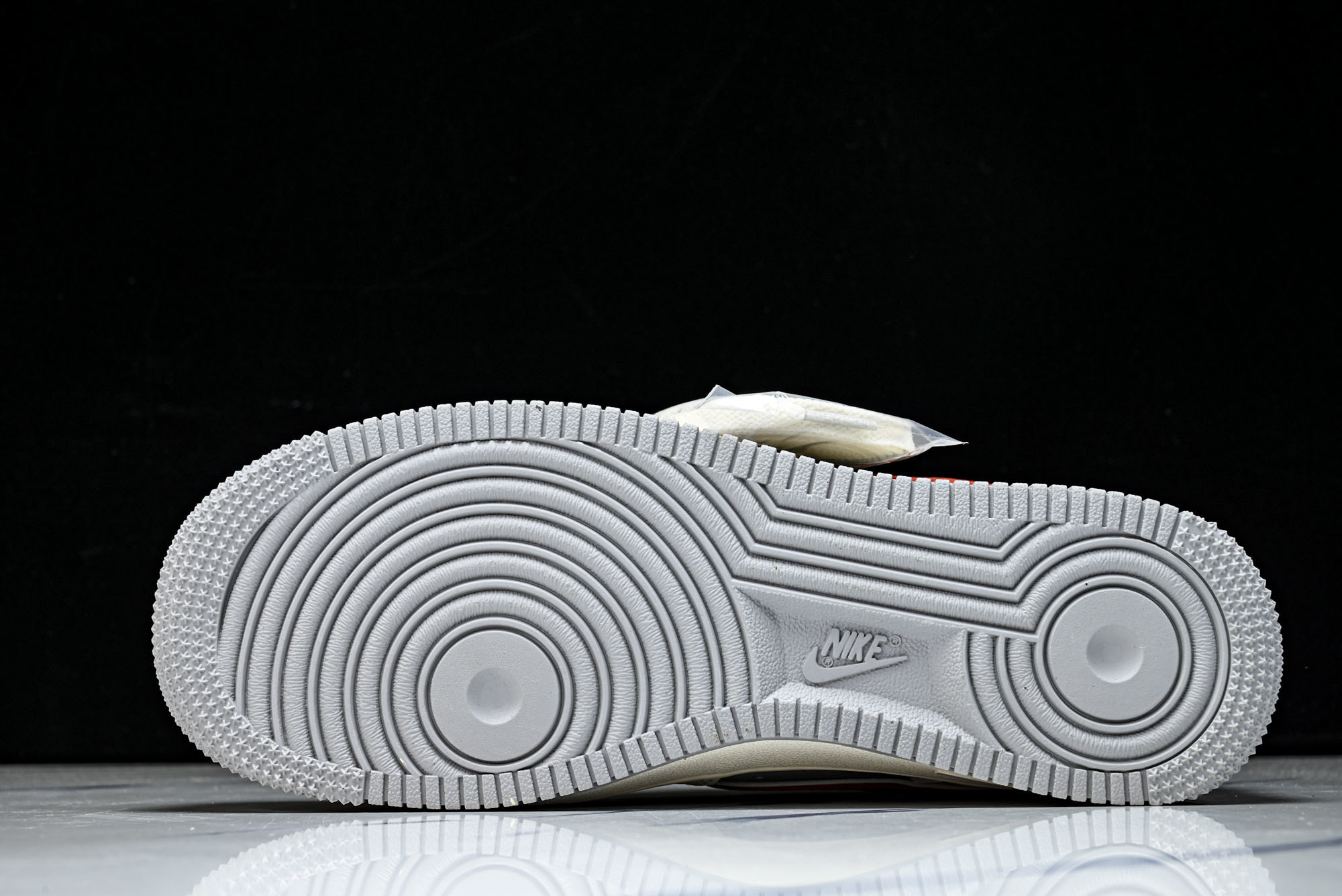 Nike Air Force 1'07 Low 联名 米灰红拼接 空军一号低帮休闲板鞋 jp-8148-