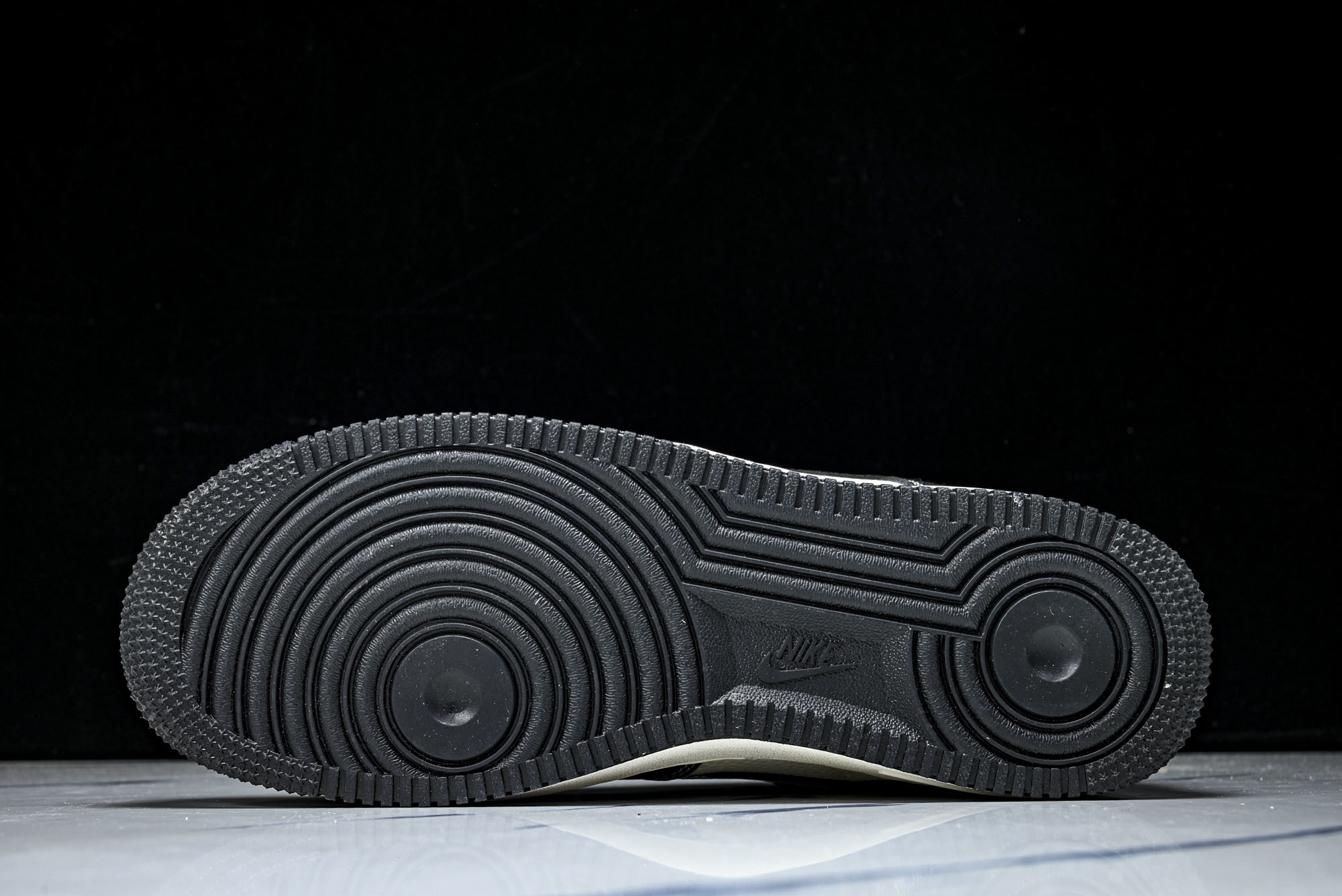 Nike Air Force 1'07 Low Supreme联名 米黑红 空军一号低帮休闲板鞋 DF0