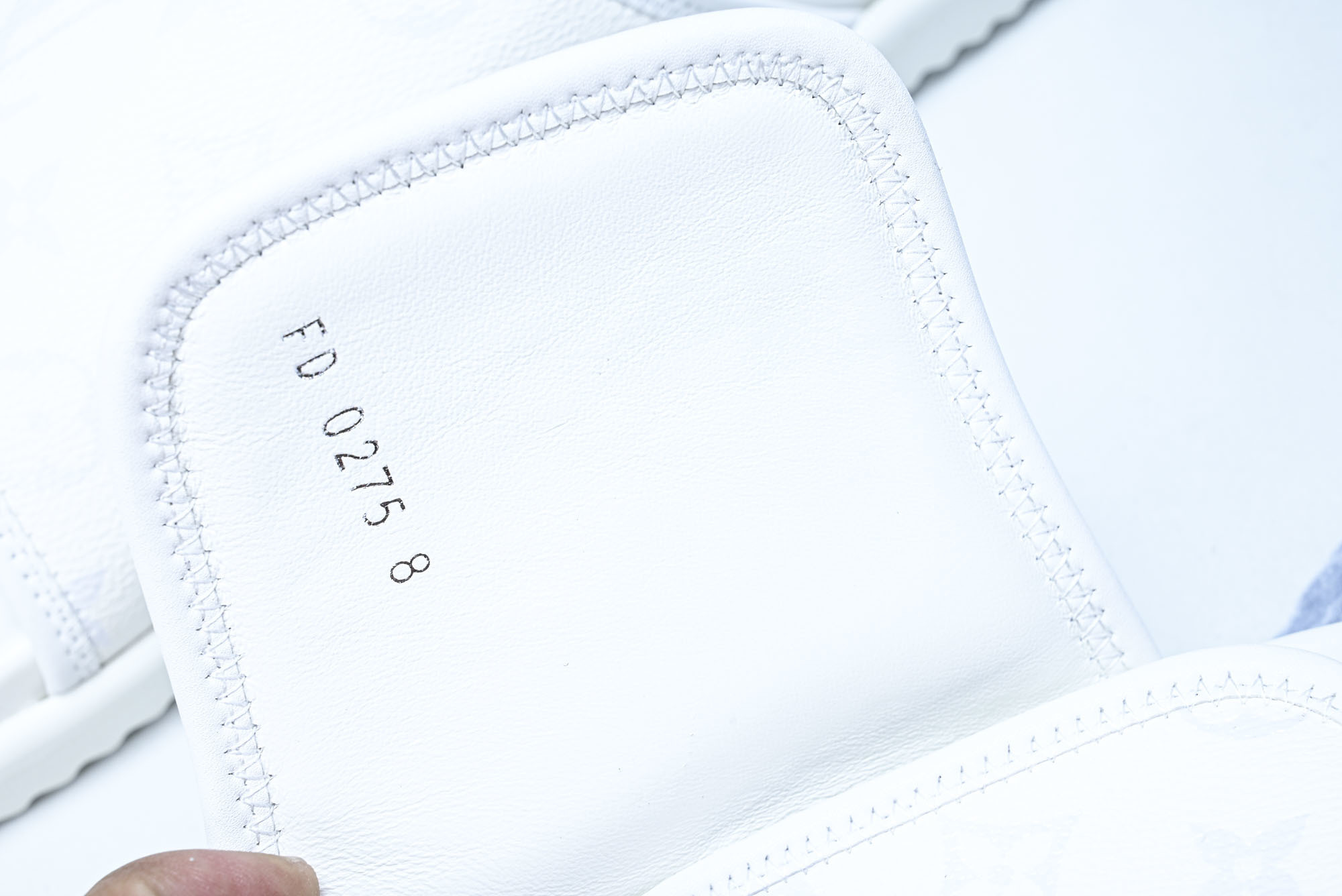 LV/路易威登男士凉鞋仿皮Monogram魔术贴鞋垫EVA底新款1AIXCQ2639 40 41 42 