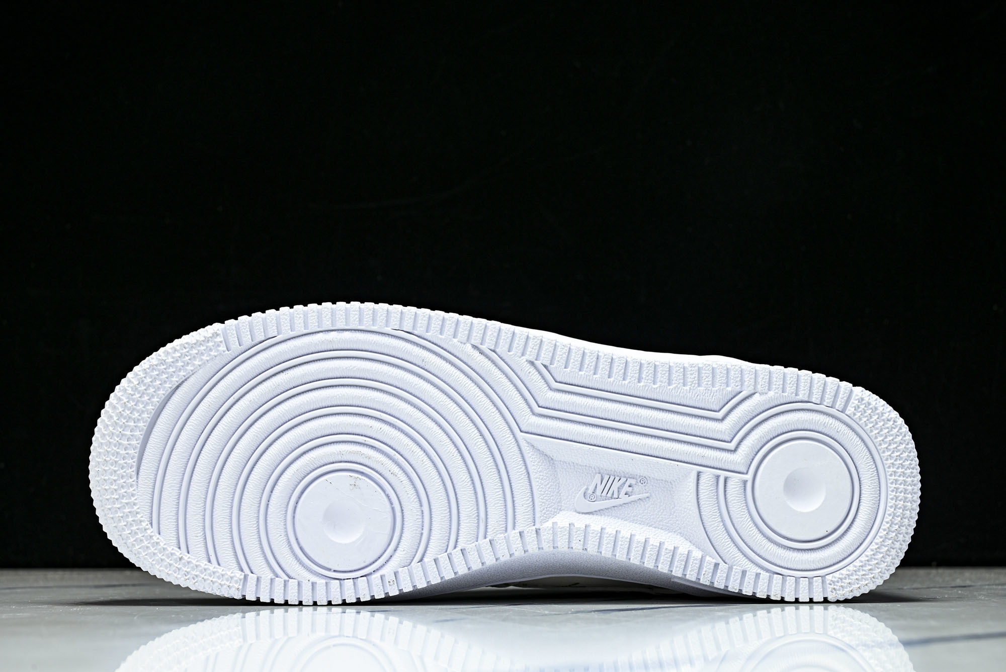 Nike Air Force 1'07 Low 马年限定 空军一号低帮休闲板鞋 IQ1133-11136