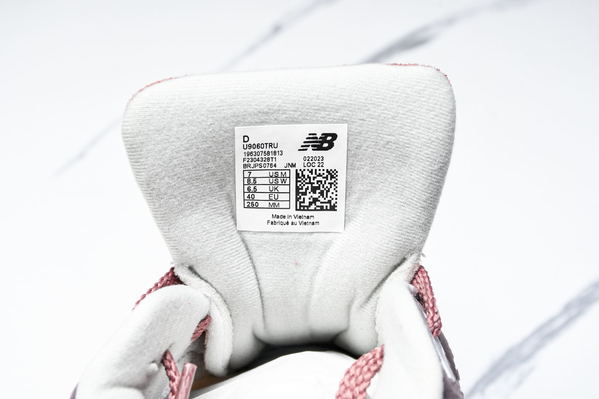 Joe Freshgoods x New Balance NB9060 复古休闲运动慢跑鞋 粉色 U90