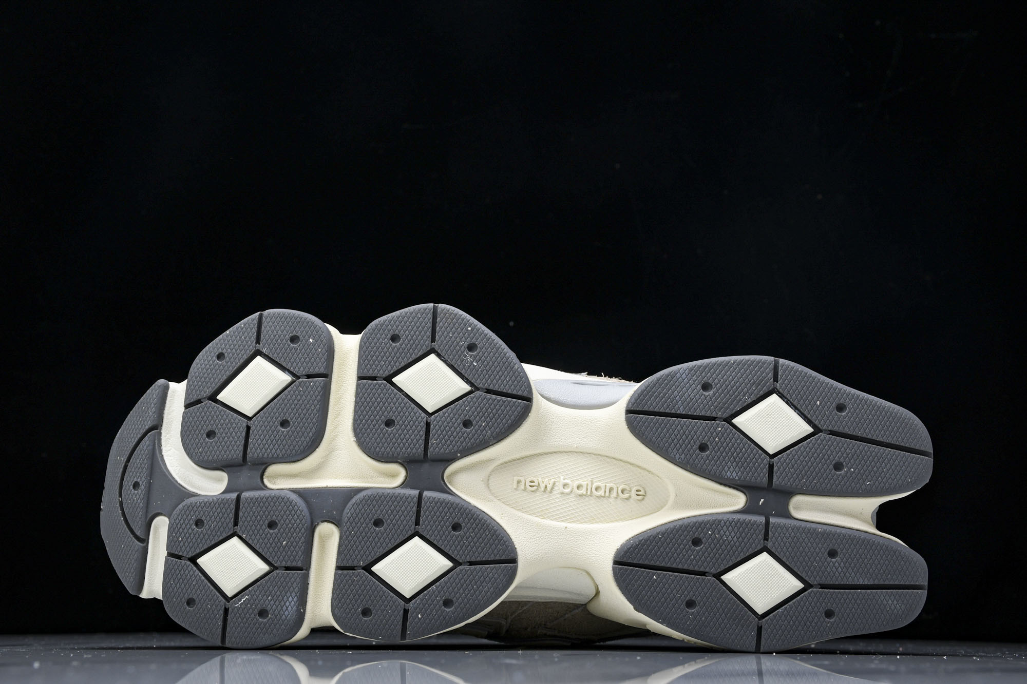 Joe Freshgoods x New Balance NB9060 复古休闲运动慢跑鞋 粉白色 U9