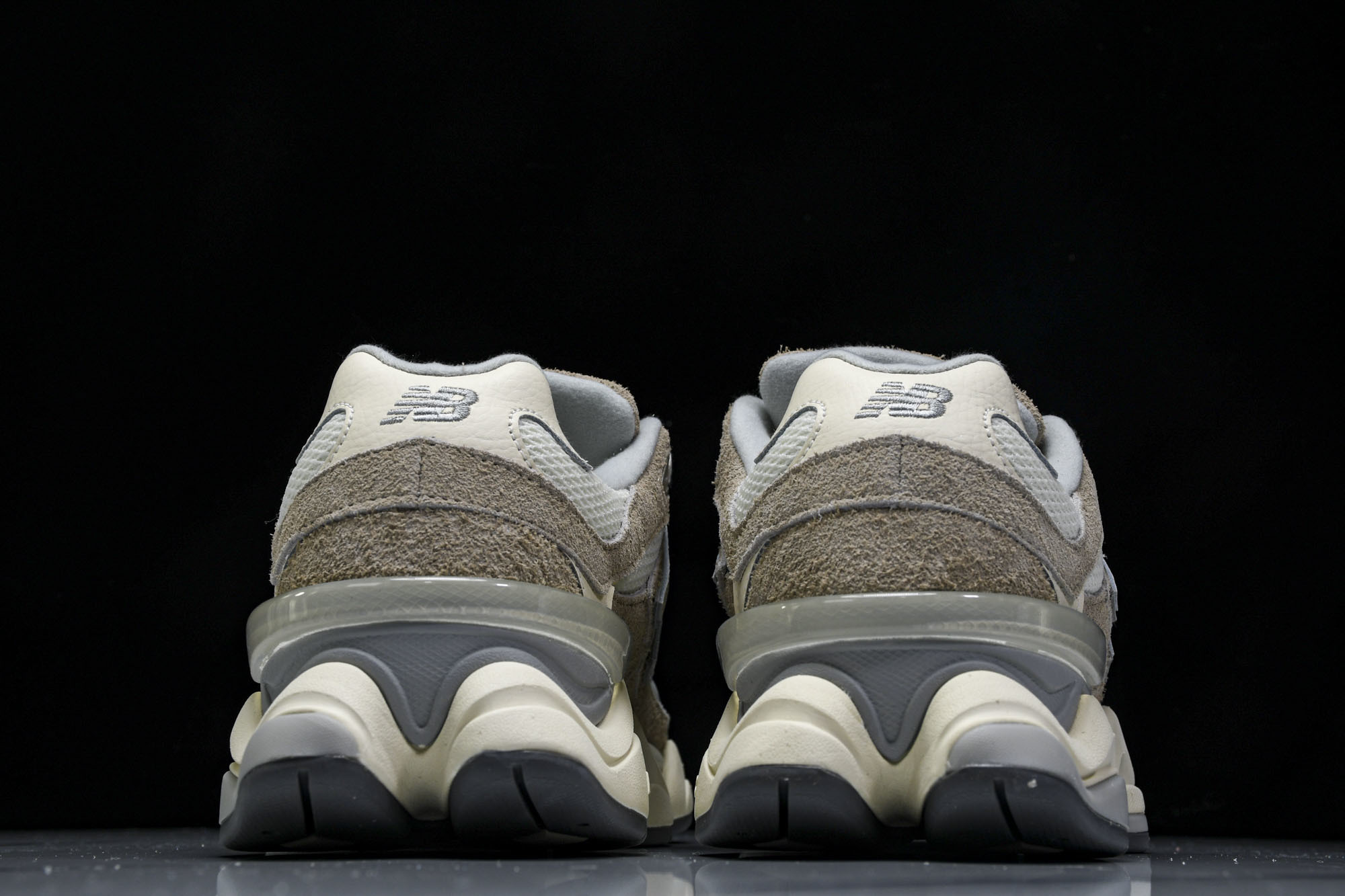 Joe Freshgoods x New Balance NB9060 复古休闲运动慢跑鞋 粉白色 U9