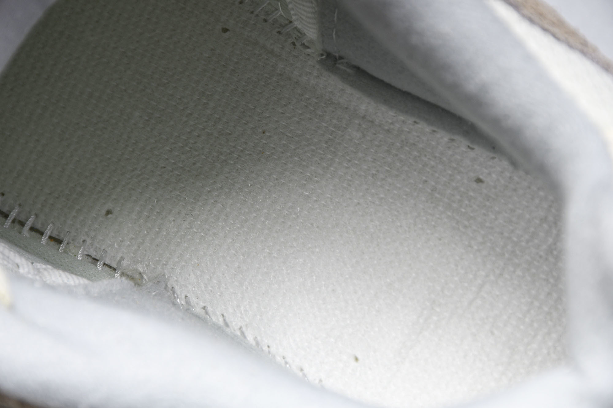 Joe Freshgoods x New Balance NB9060 复古休闲运动慢跑鞋 粉白色 U9