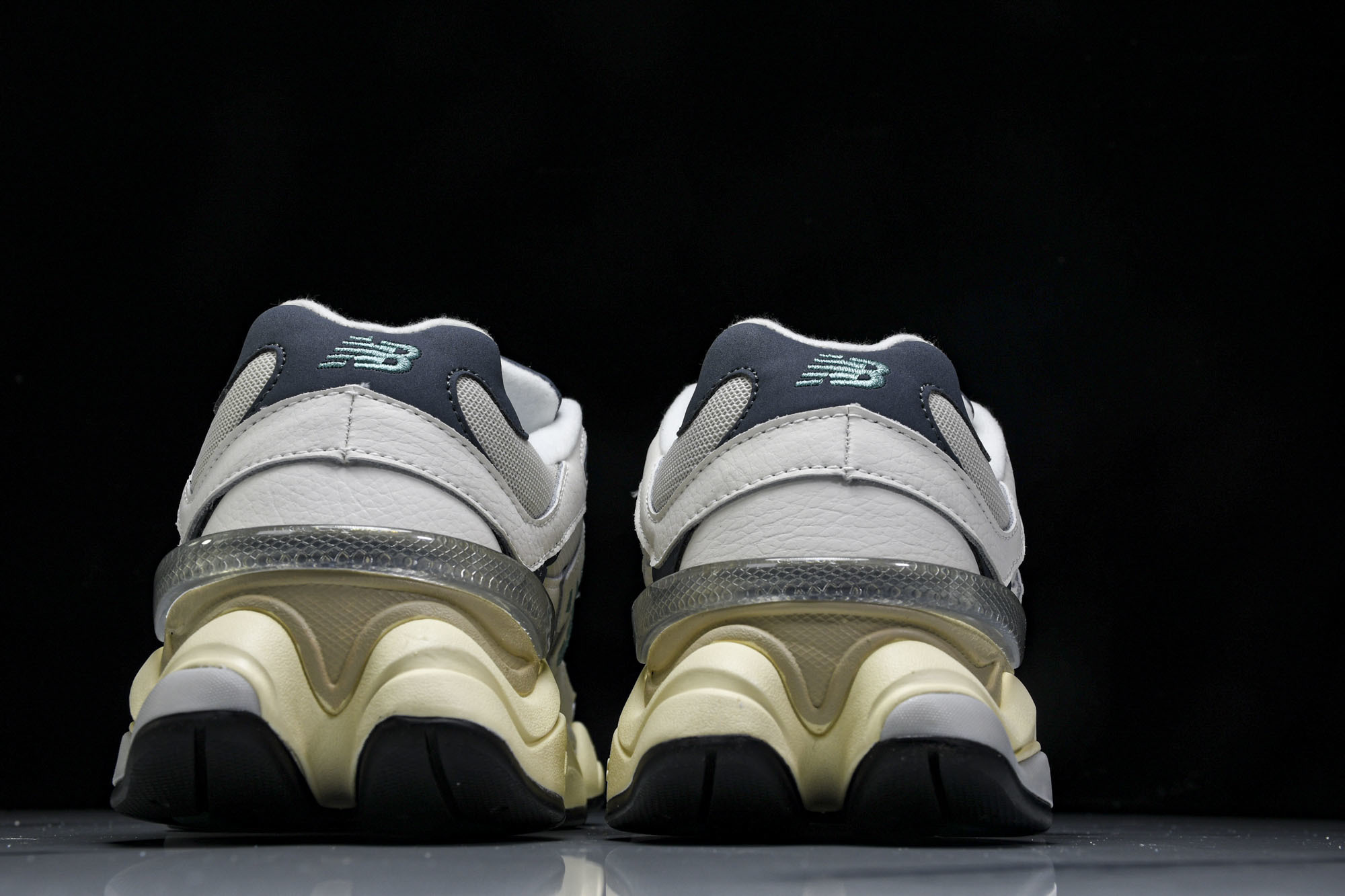 Joe Freshgoods x New Balance NB9060 复古休闲运动慢跑鞋 米白色 U9