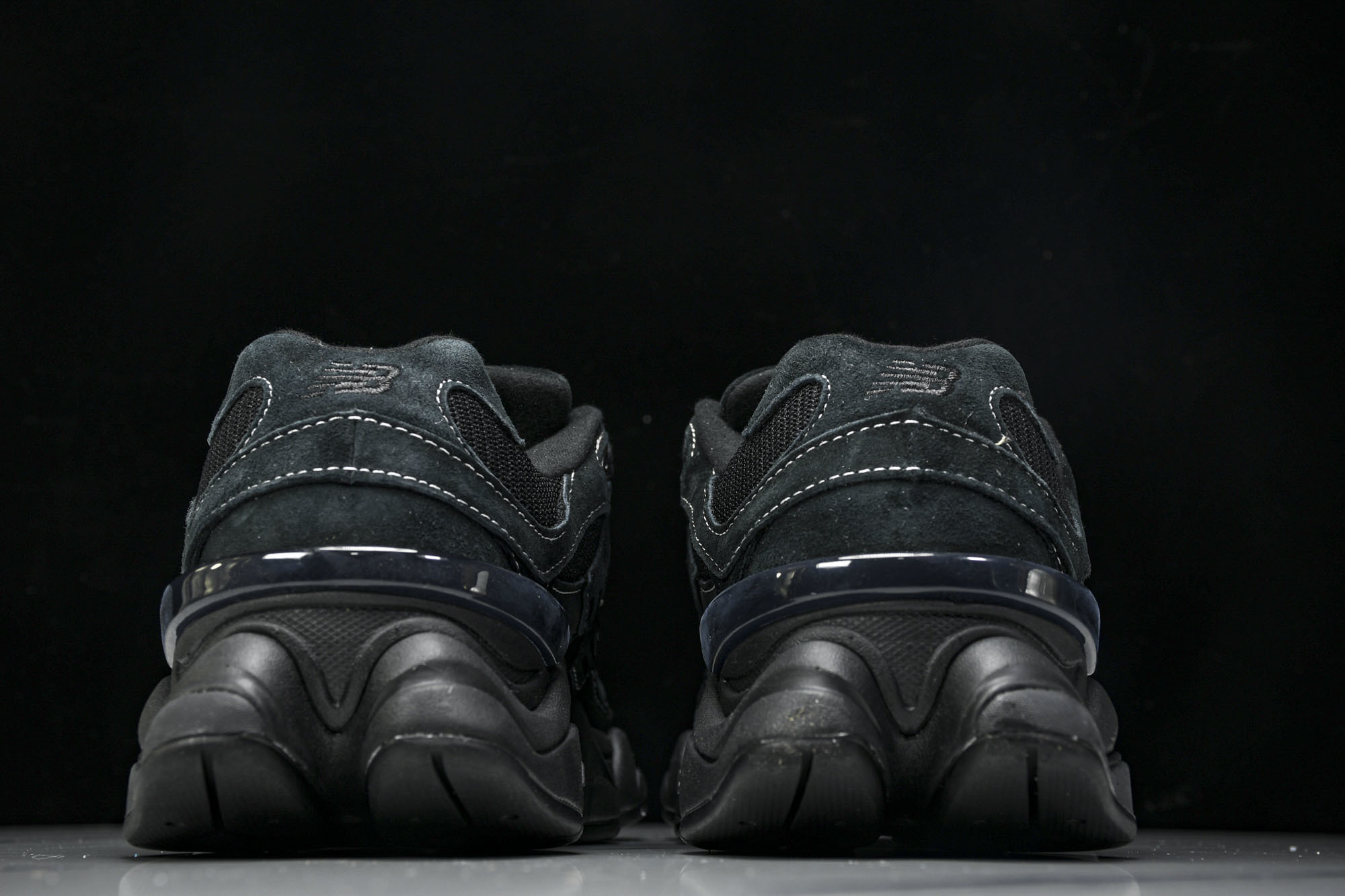 Joe Freshgoods x New Balance NB9060 复古休闲运动慢跑鞋 黑白线色 U