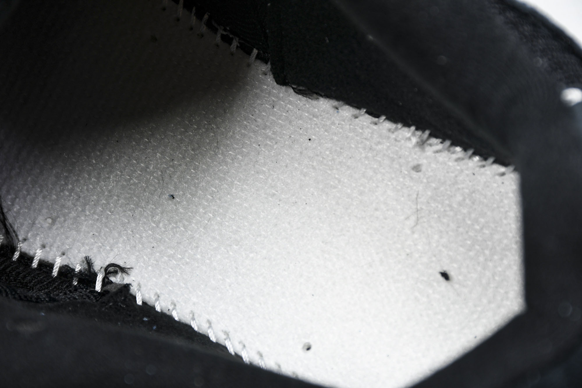 Joe Freshgoods x New Balance NB9060 复古休闲运动慢跑鞋 黑白线色 U