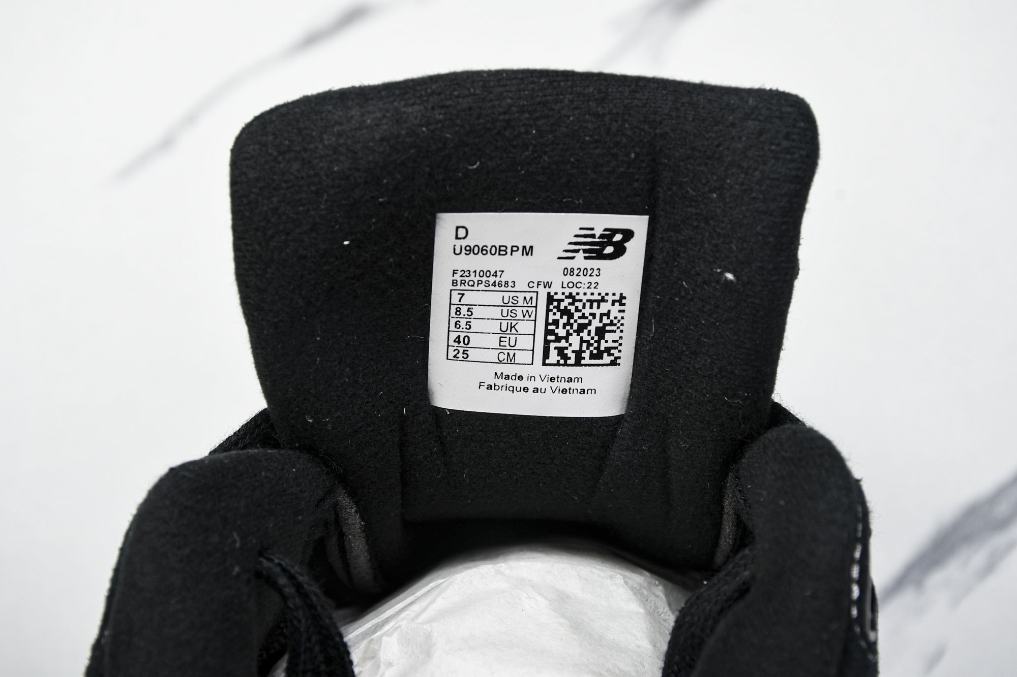 Joe Freshgoods x New Balance NB9060 复古休闲运动慢跑鞋 黑白线色 U