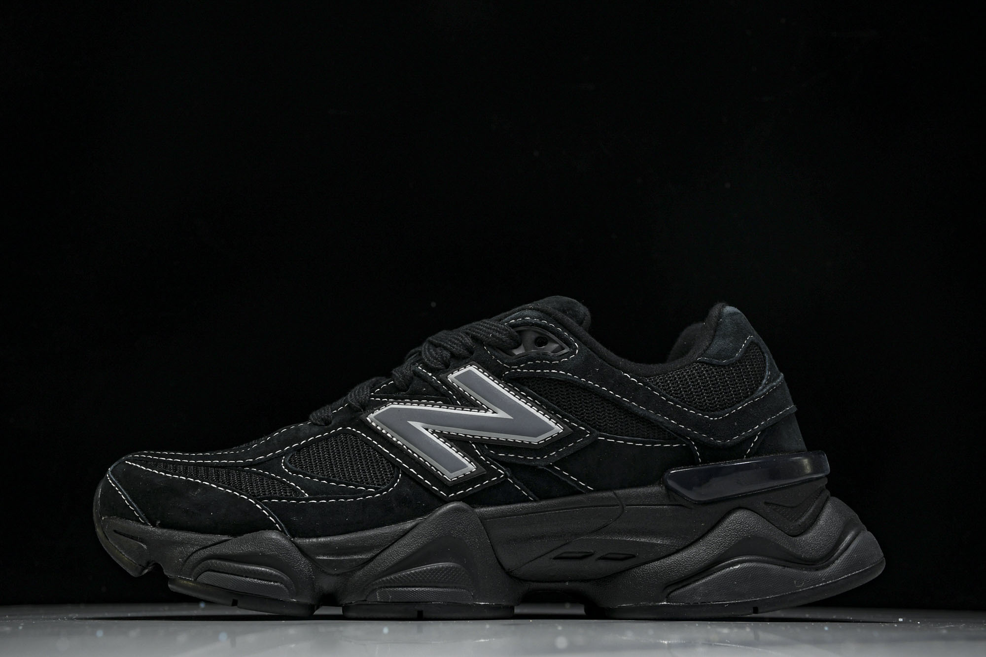 Joe Freshgoods x New Balance NB9060 复古休闲运动慢跑鞋 黑白线色 U